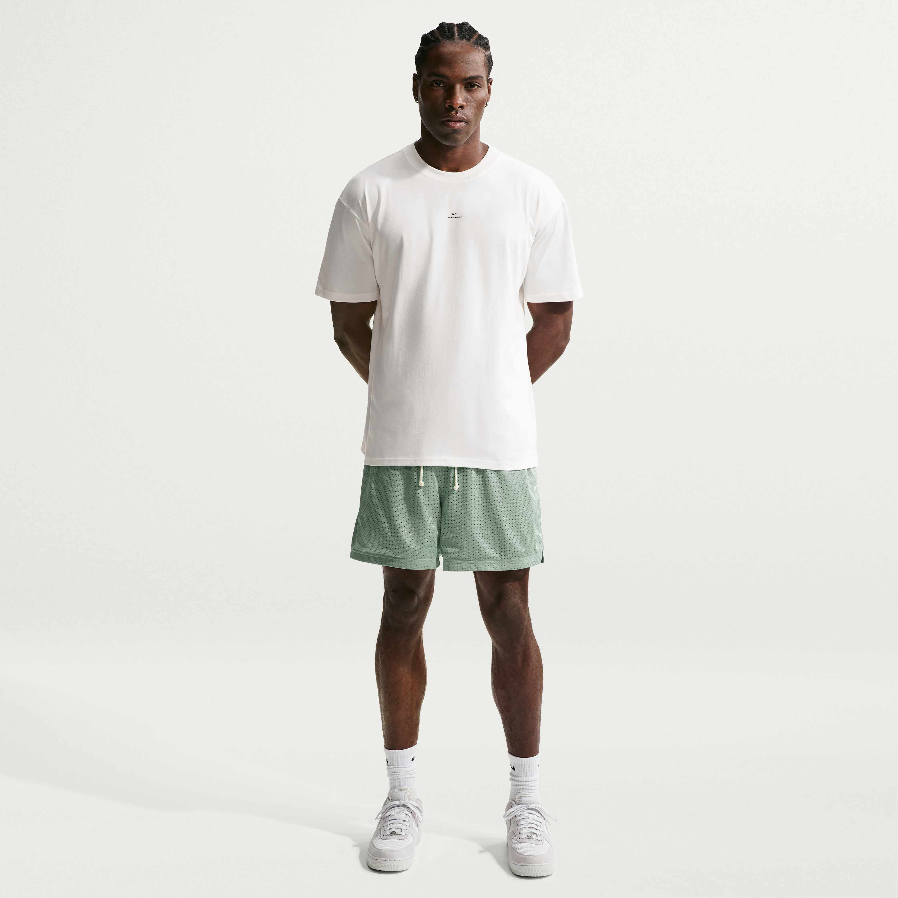 Nike Standard Issue image number 0