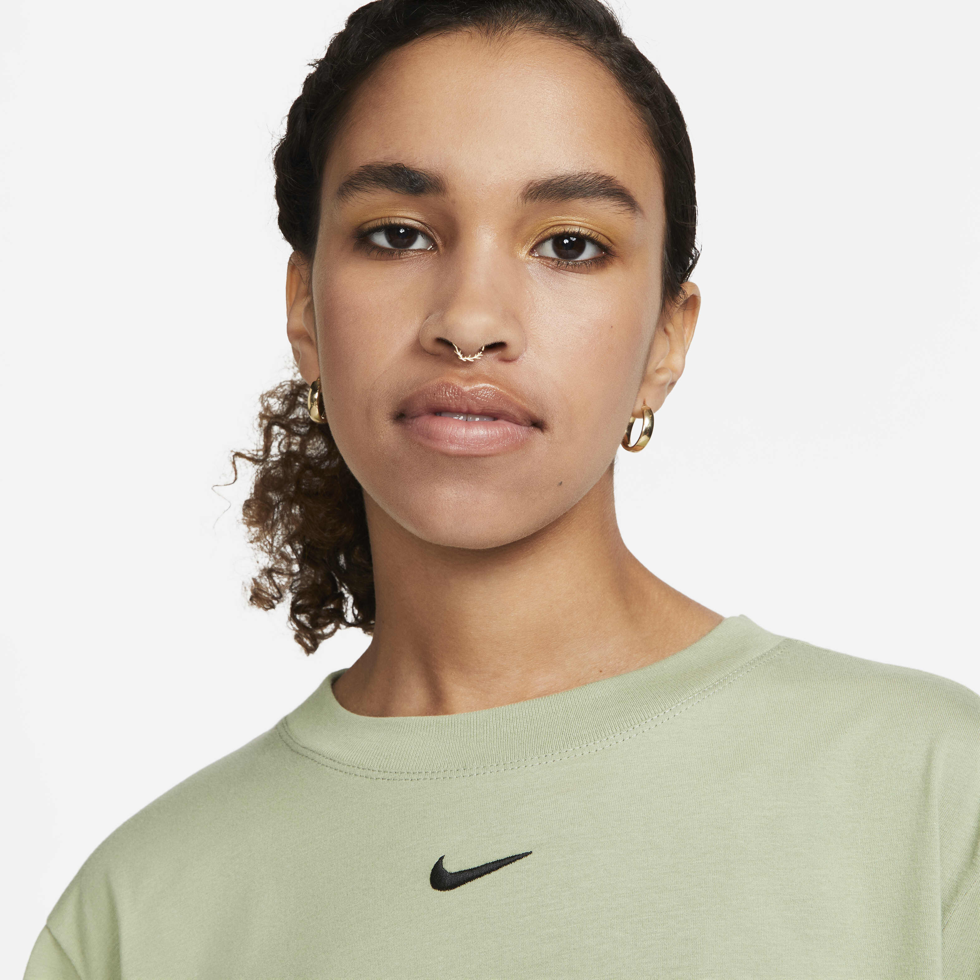 Nike Sportswear Essential image number 2
