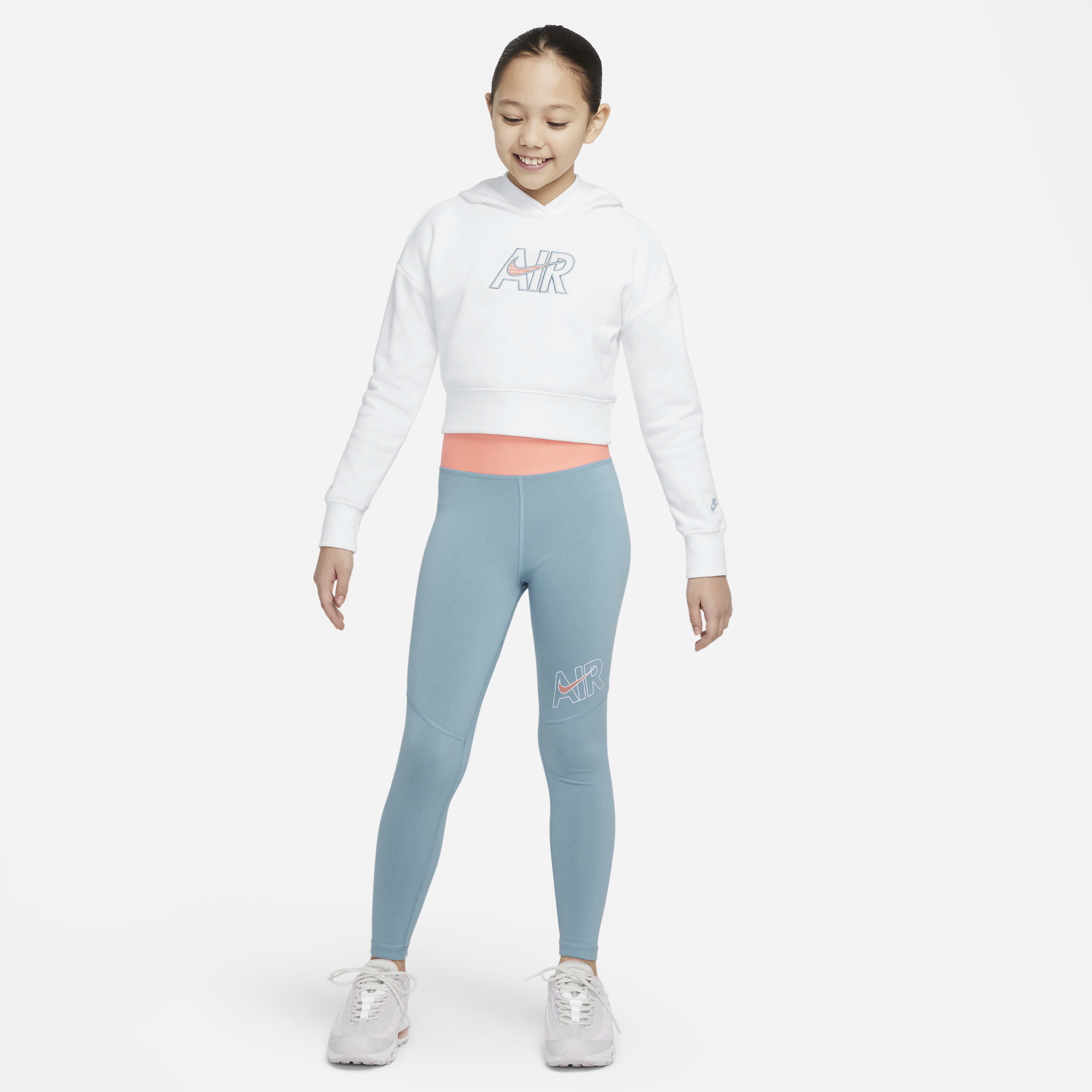 Nike Air Essentials image number 4