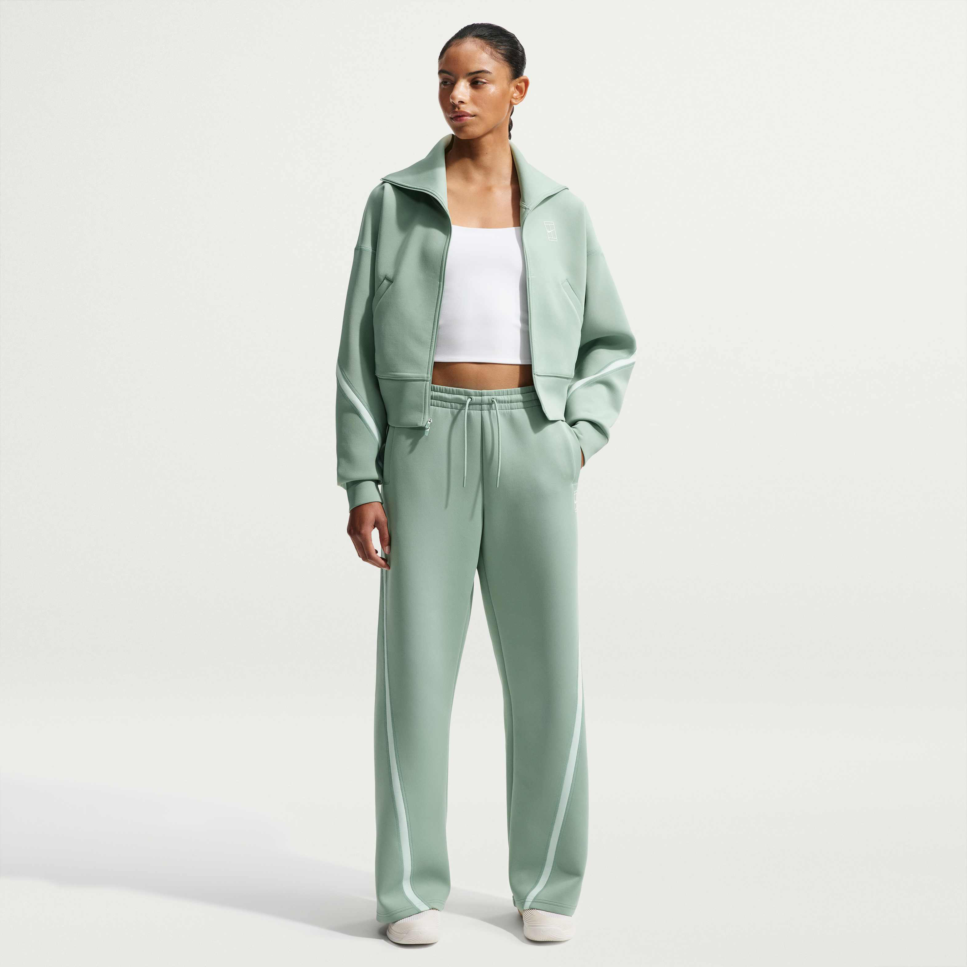 Nike Advantage image number 0