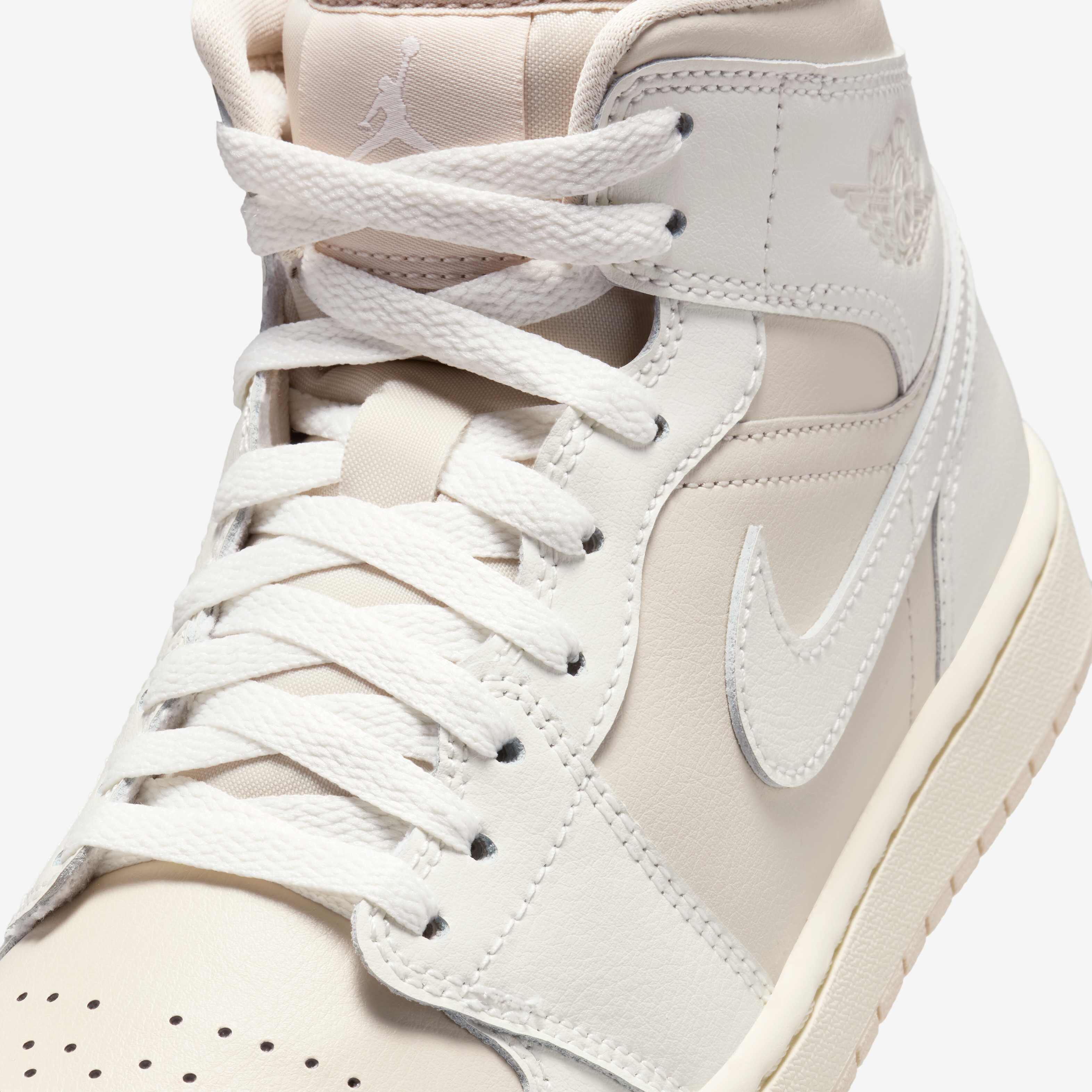 Air Jordan 1 Mid image number 6