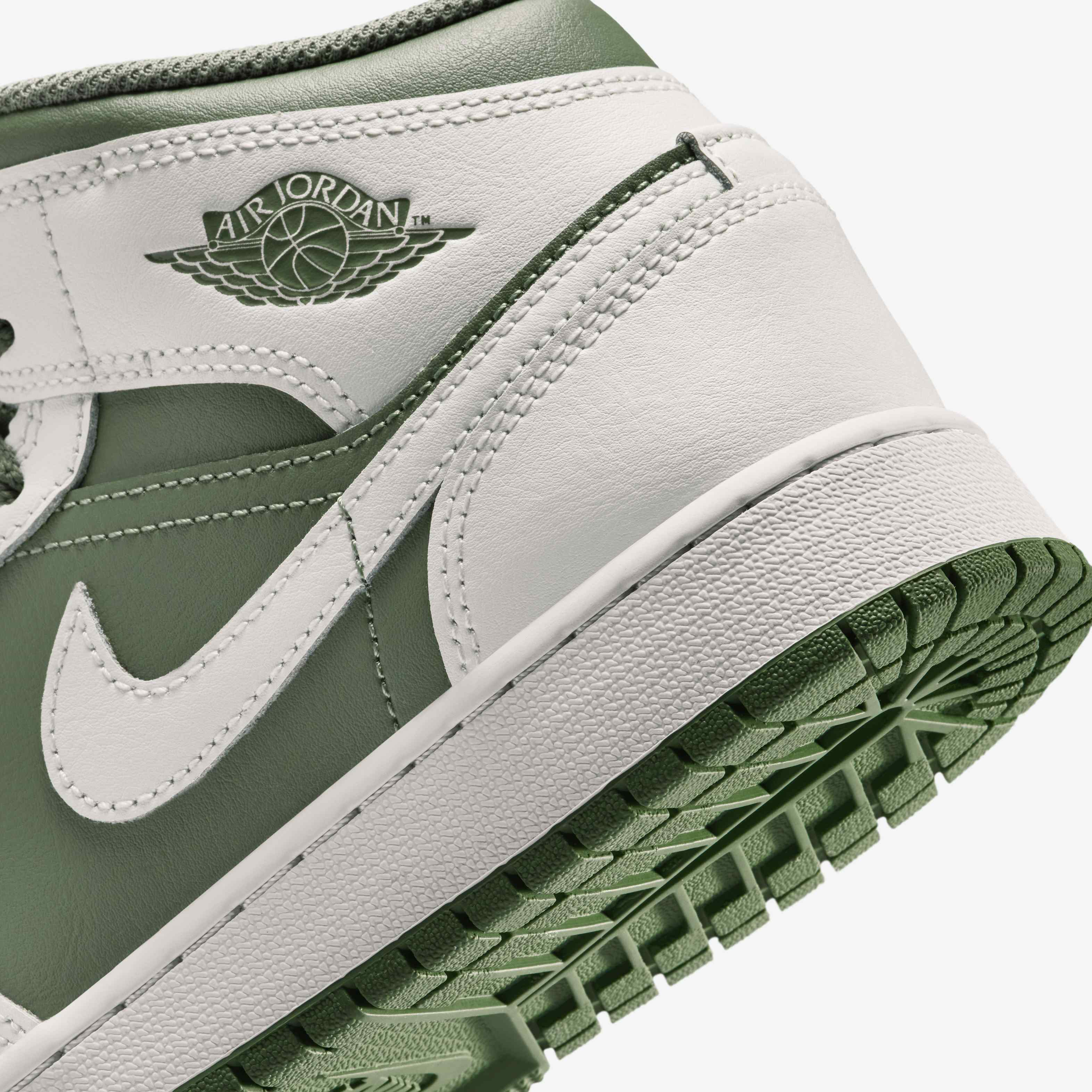 Air Jordan 1 Mid image number 7