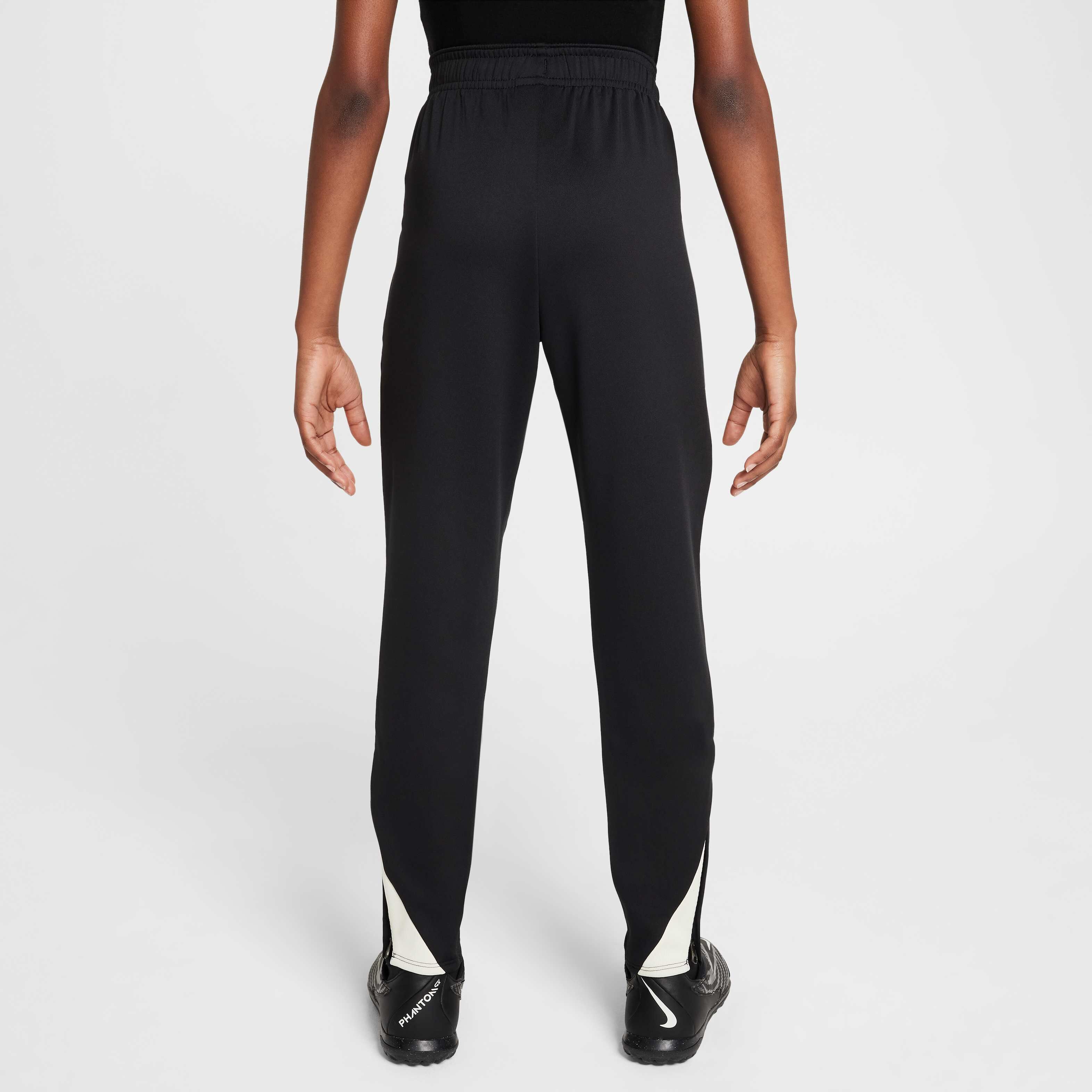 Liverpool F.C. Strike Special Edition image number 1