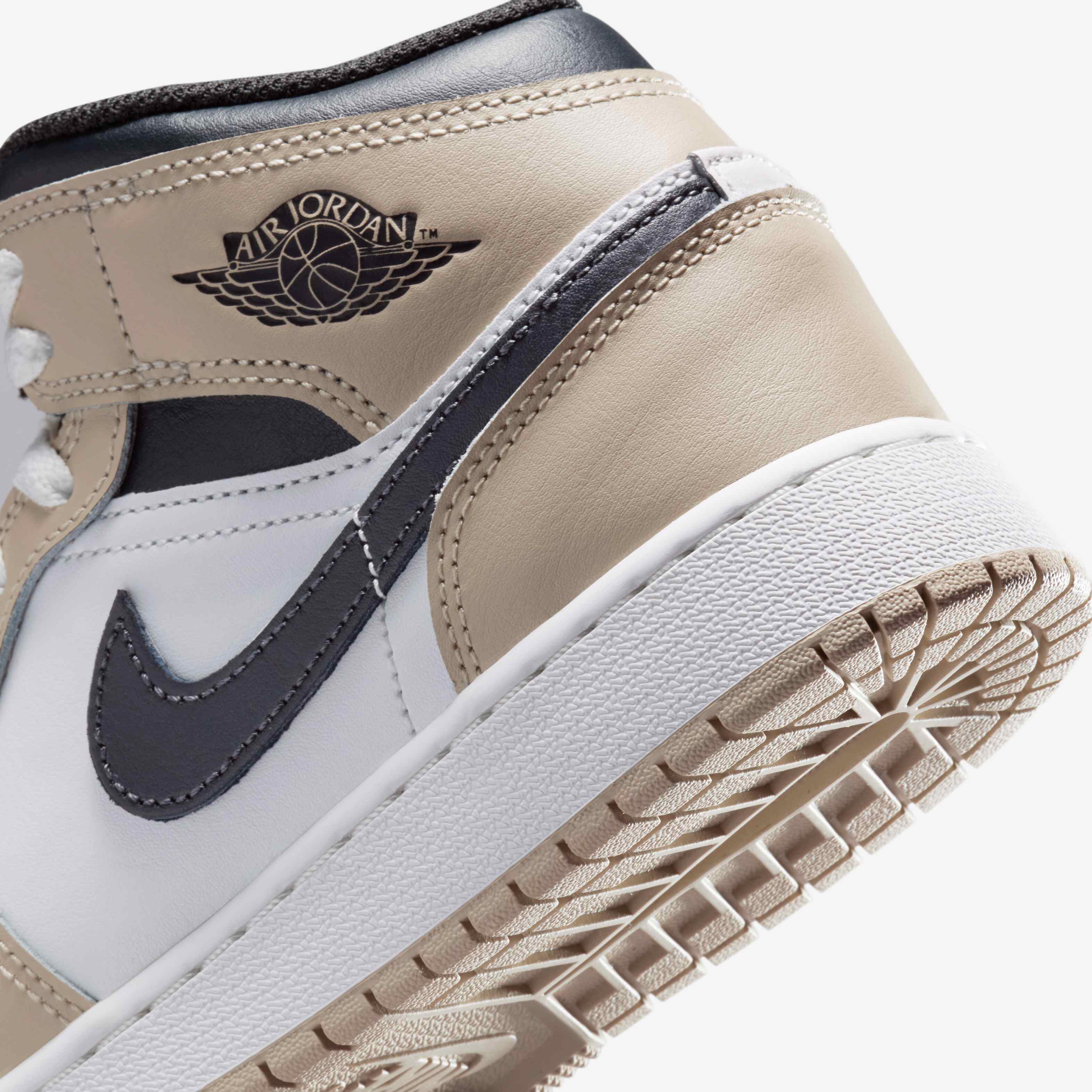 اير جوردن 1 ميد image number 7