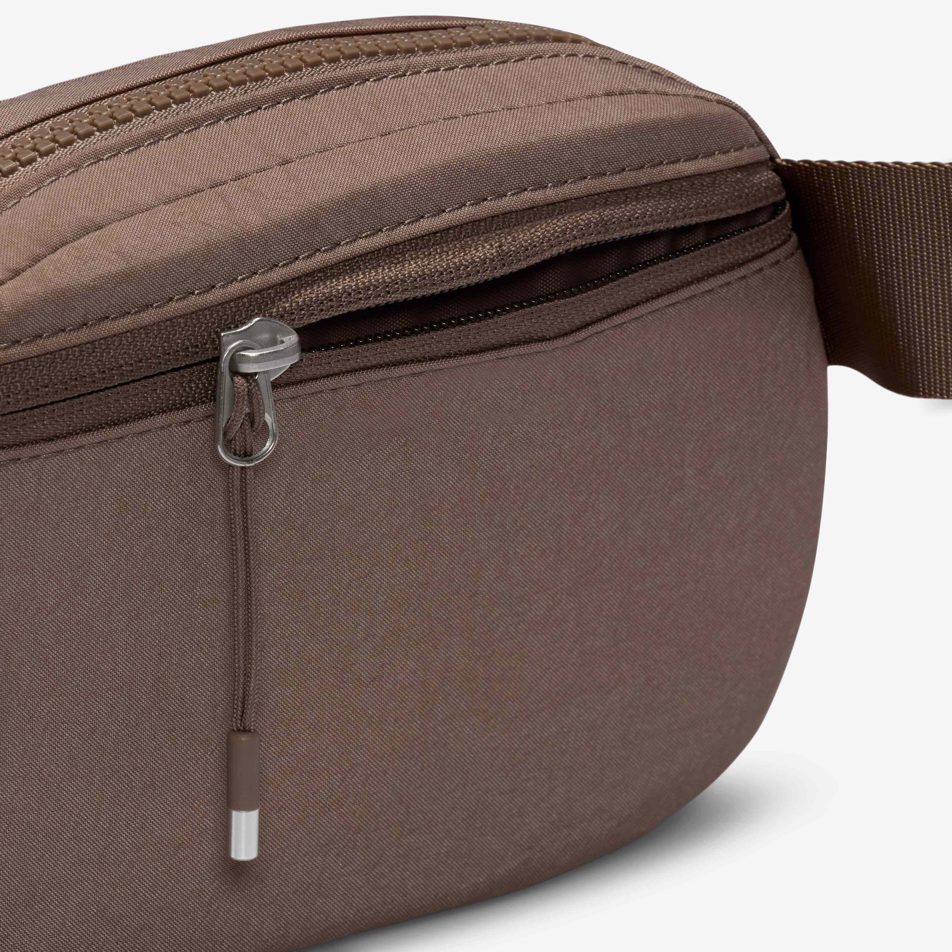 نايكي أورا image number 5