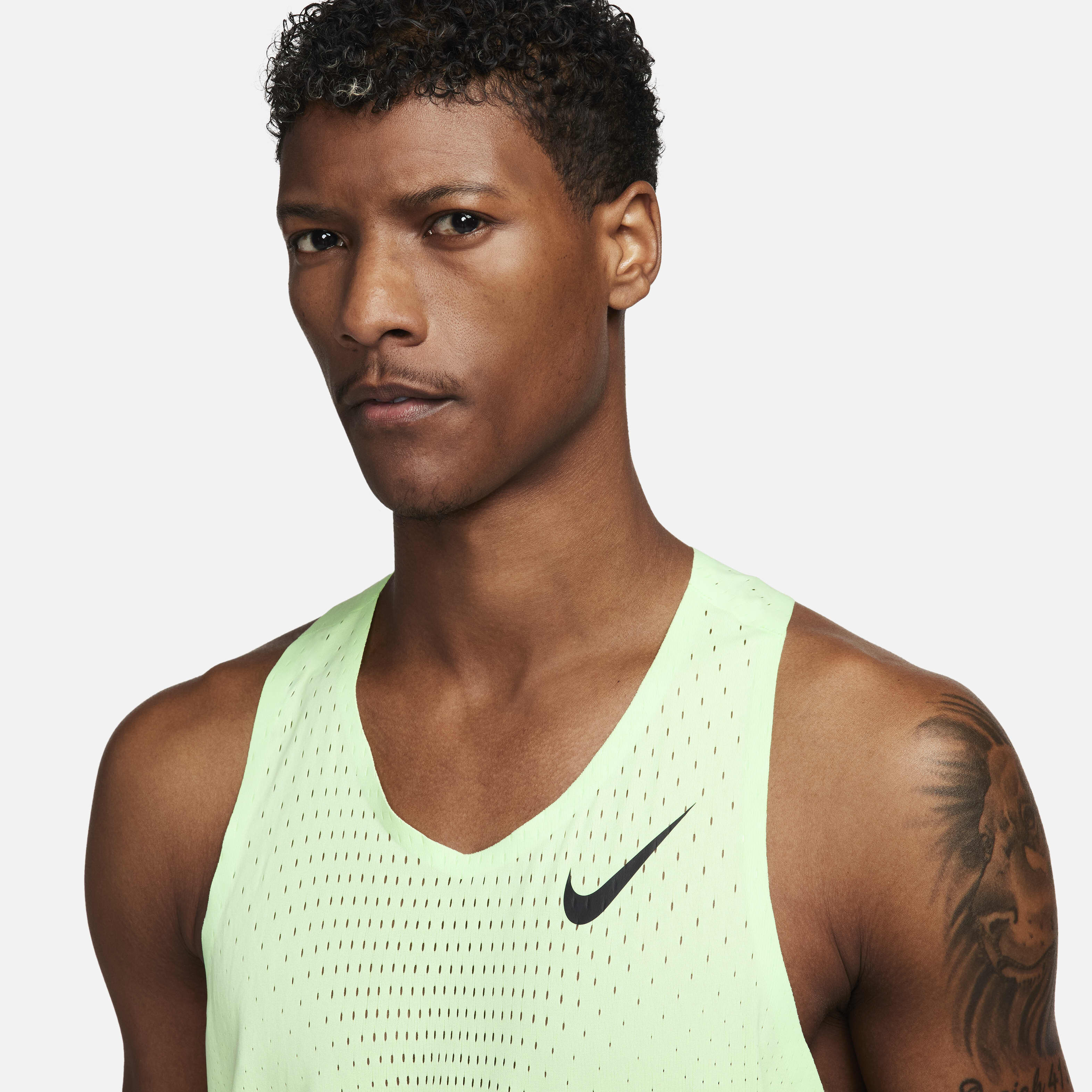 Buy Nike AeroSwift Men s Dri FIT ADV Running Vest Nike Qatar Official