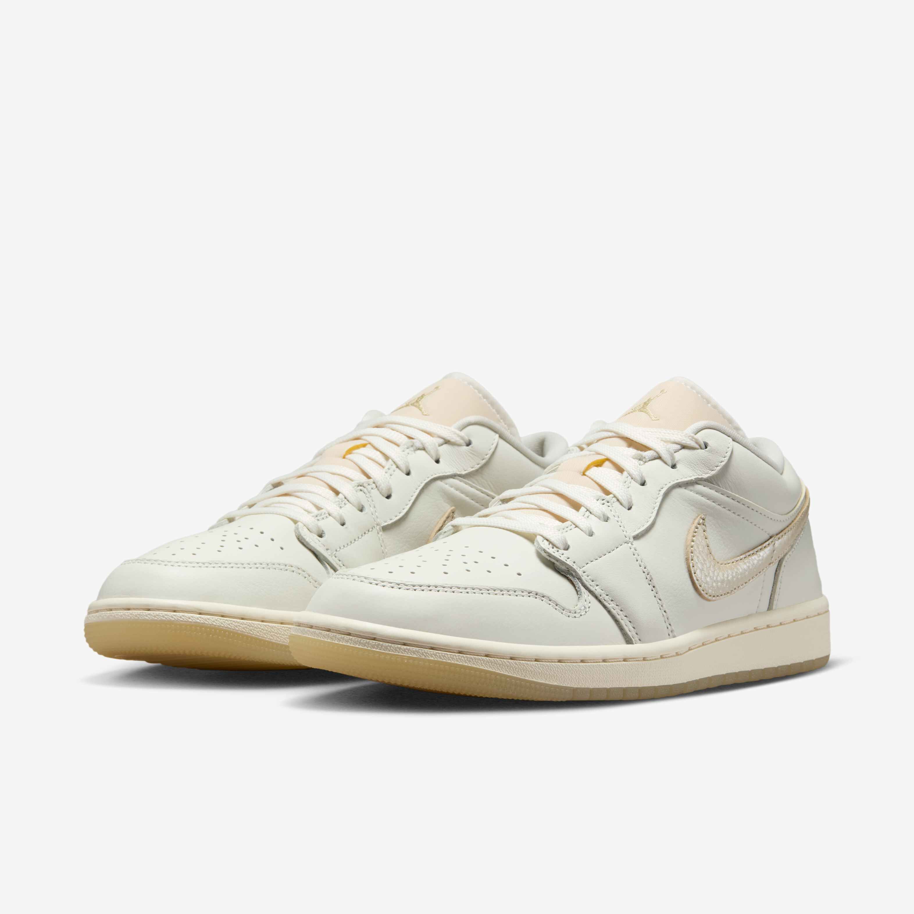 Air Jordan 1 Low SE image number 4