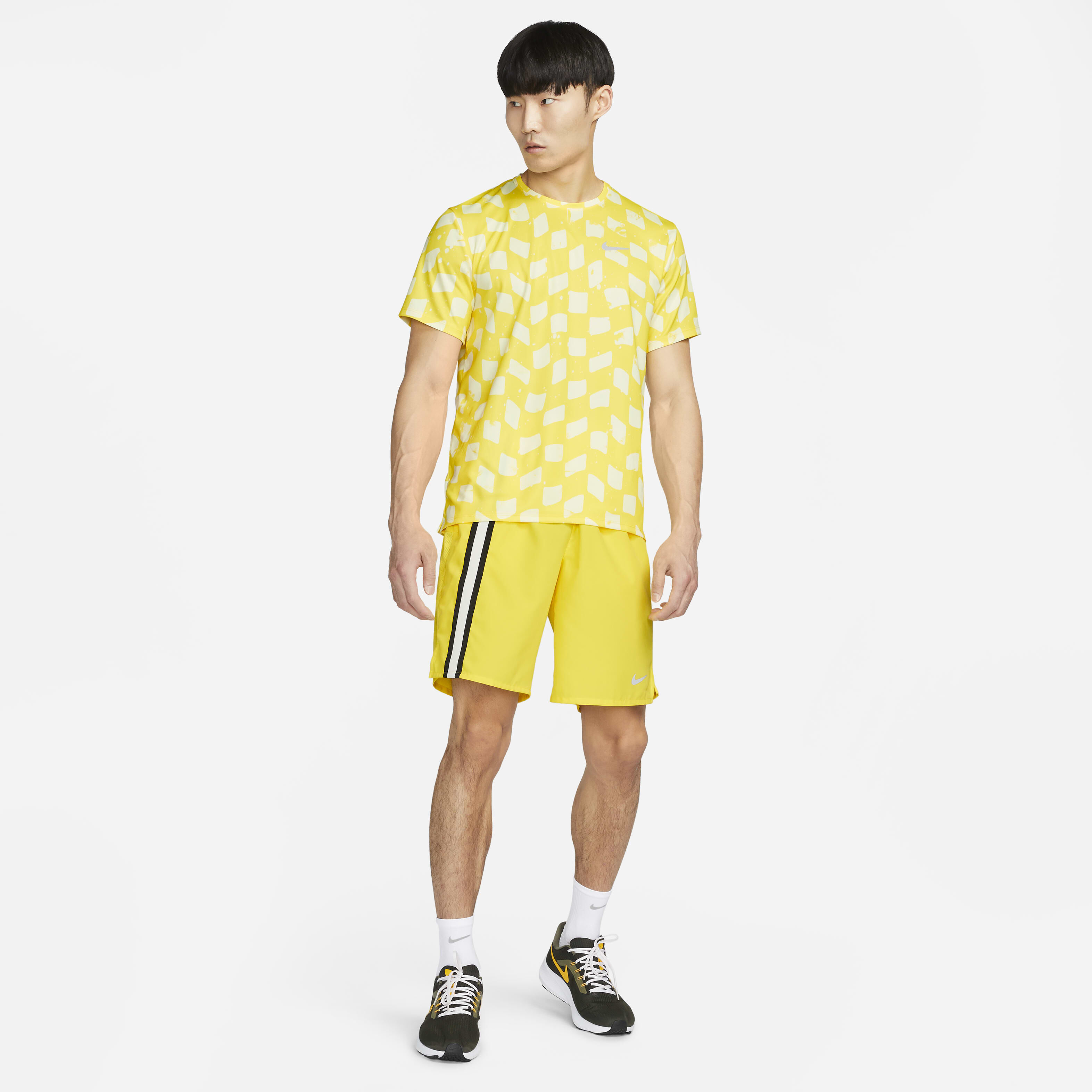 Nike Dri-FIT Challenger image number 6