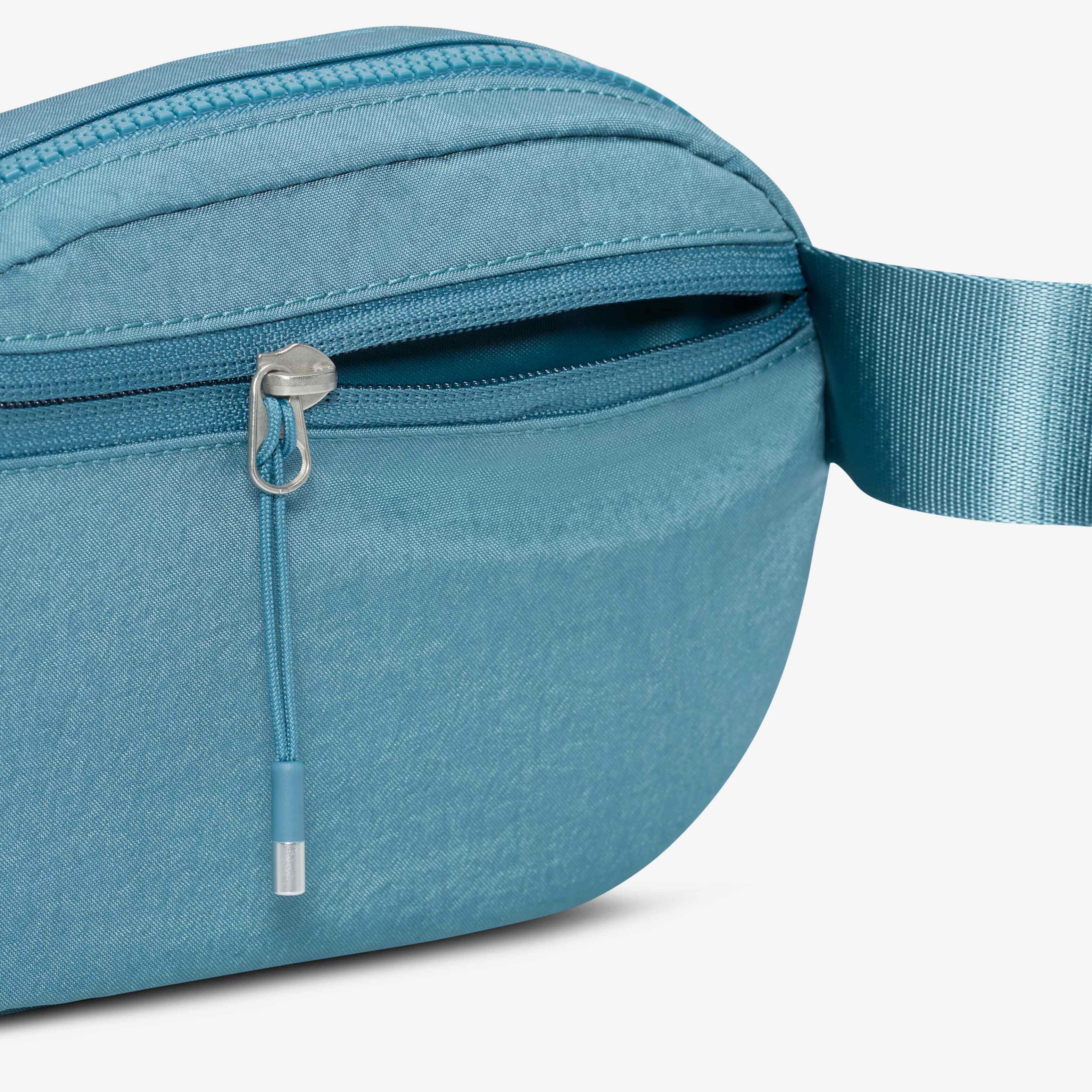 نايكي أورا image number 4