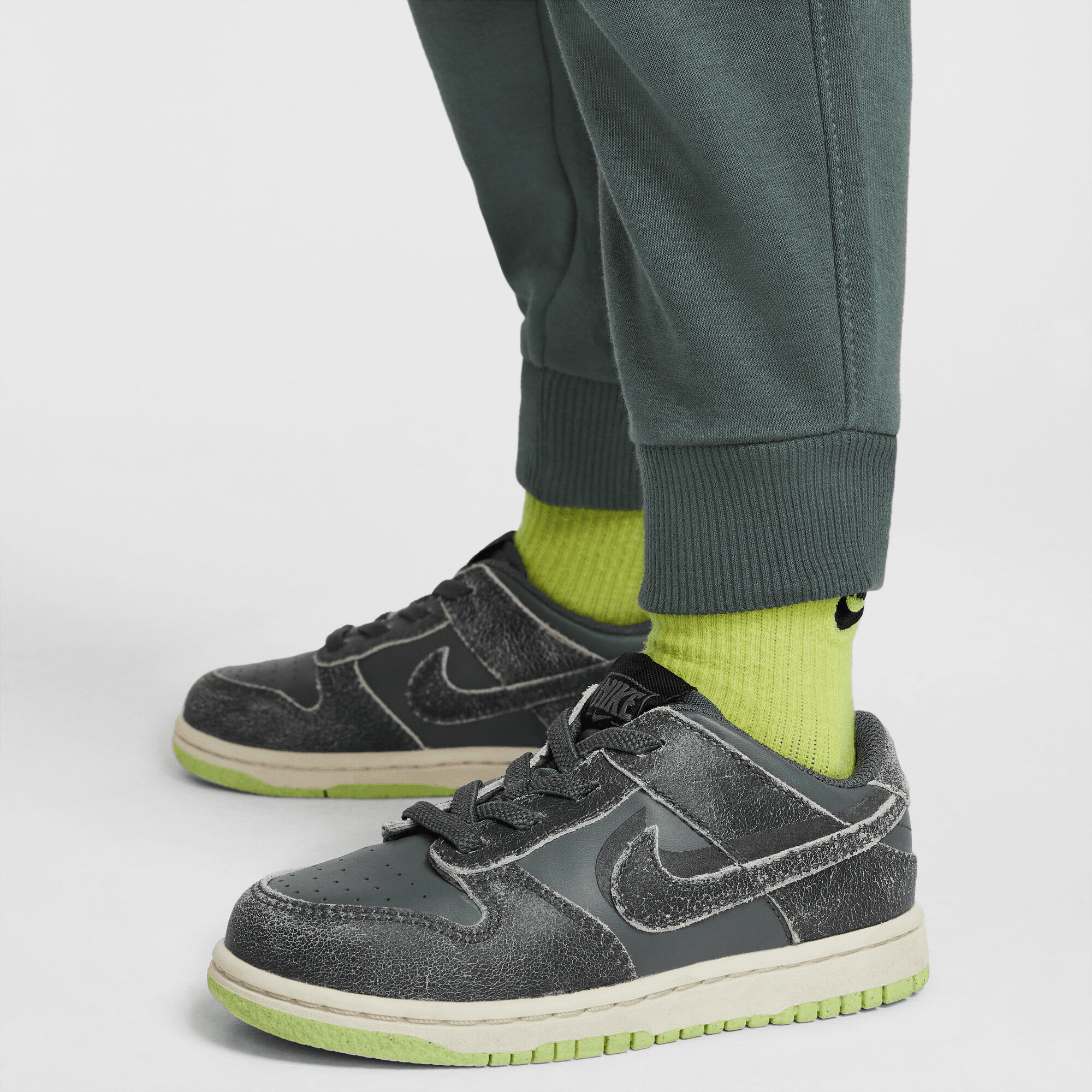 نايكي سبورتسوير "اكسبريس يور سيلف" image number 3