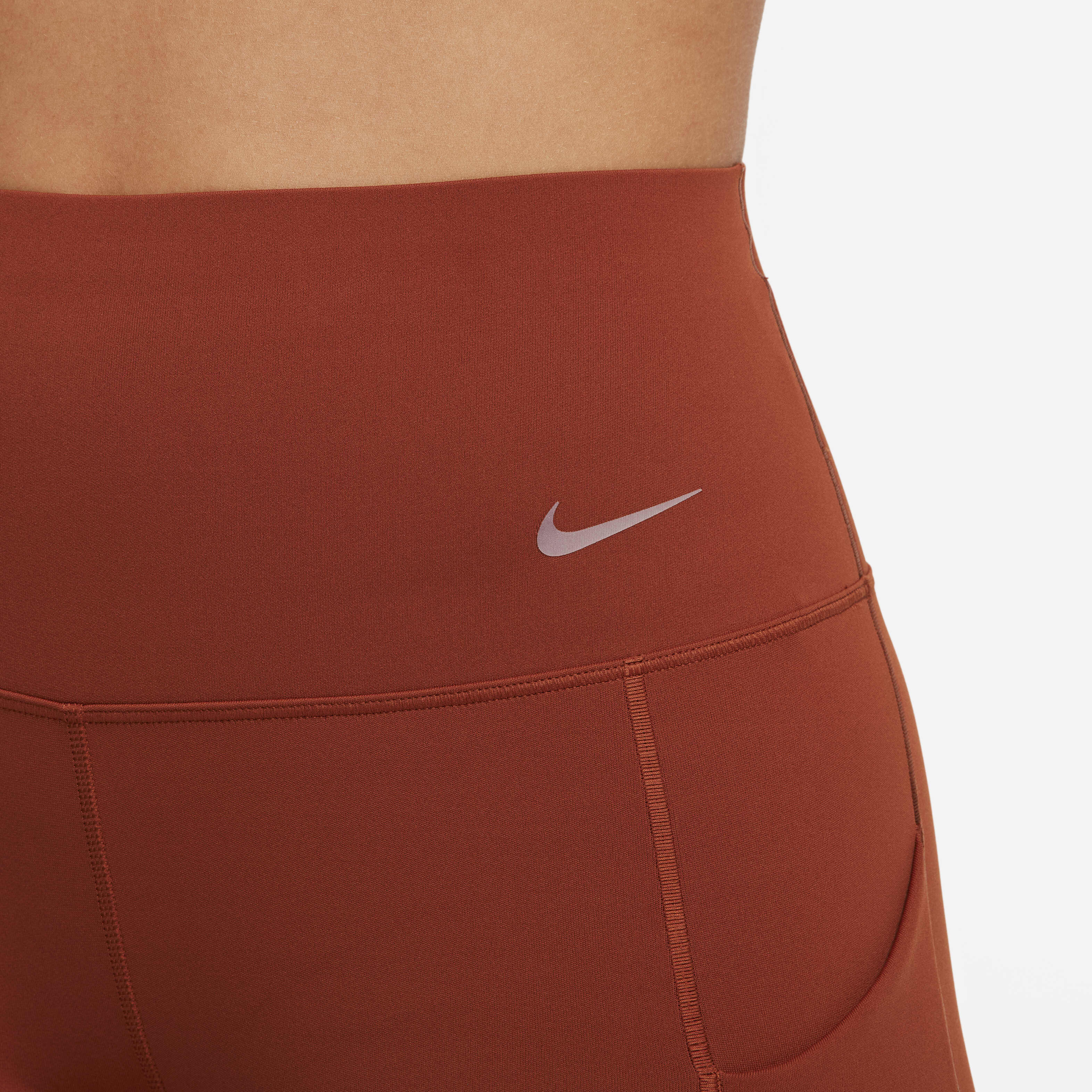 نايكي يونيفيرسا image number 4