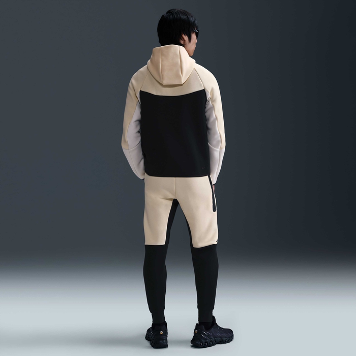 Nike Tech image number 4 Nike Tech image number 4