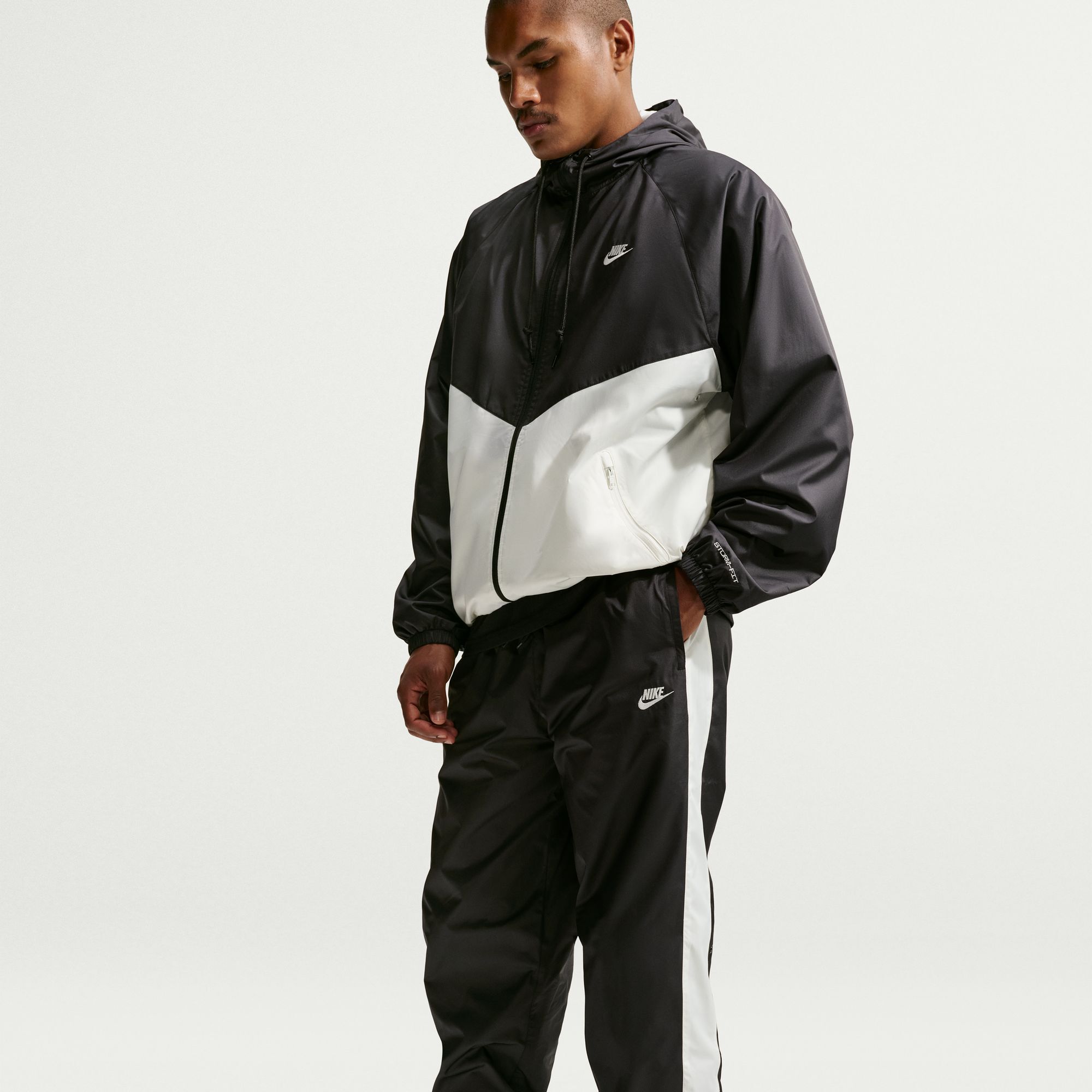 Nike Windrunner image number 4