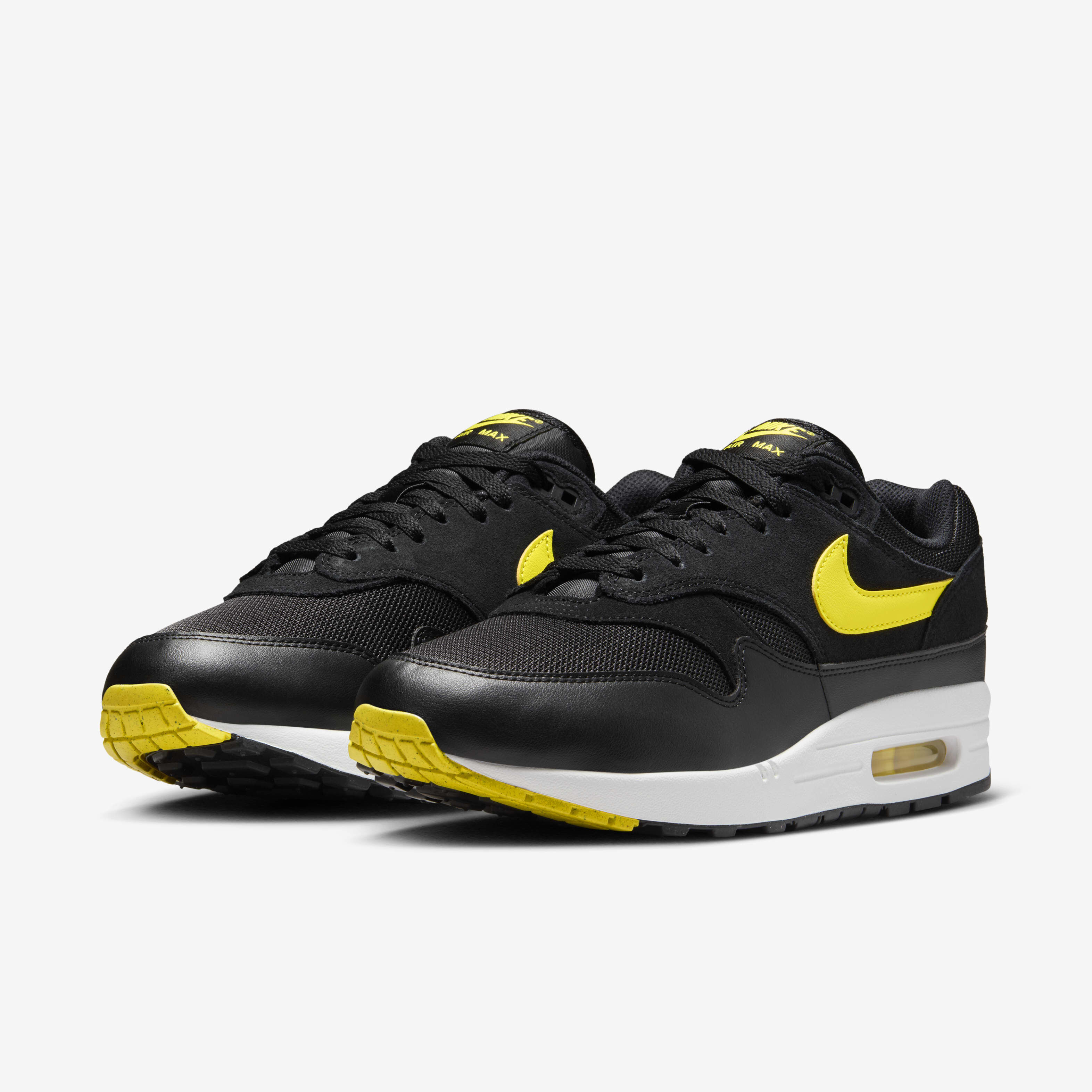 Nike shoes with logo in front hot sale