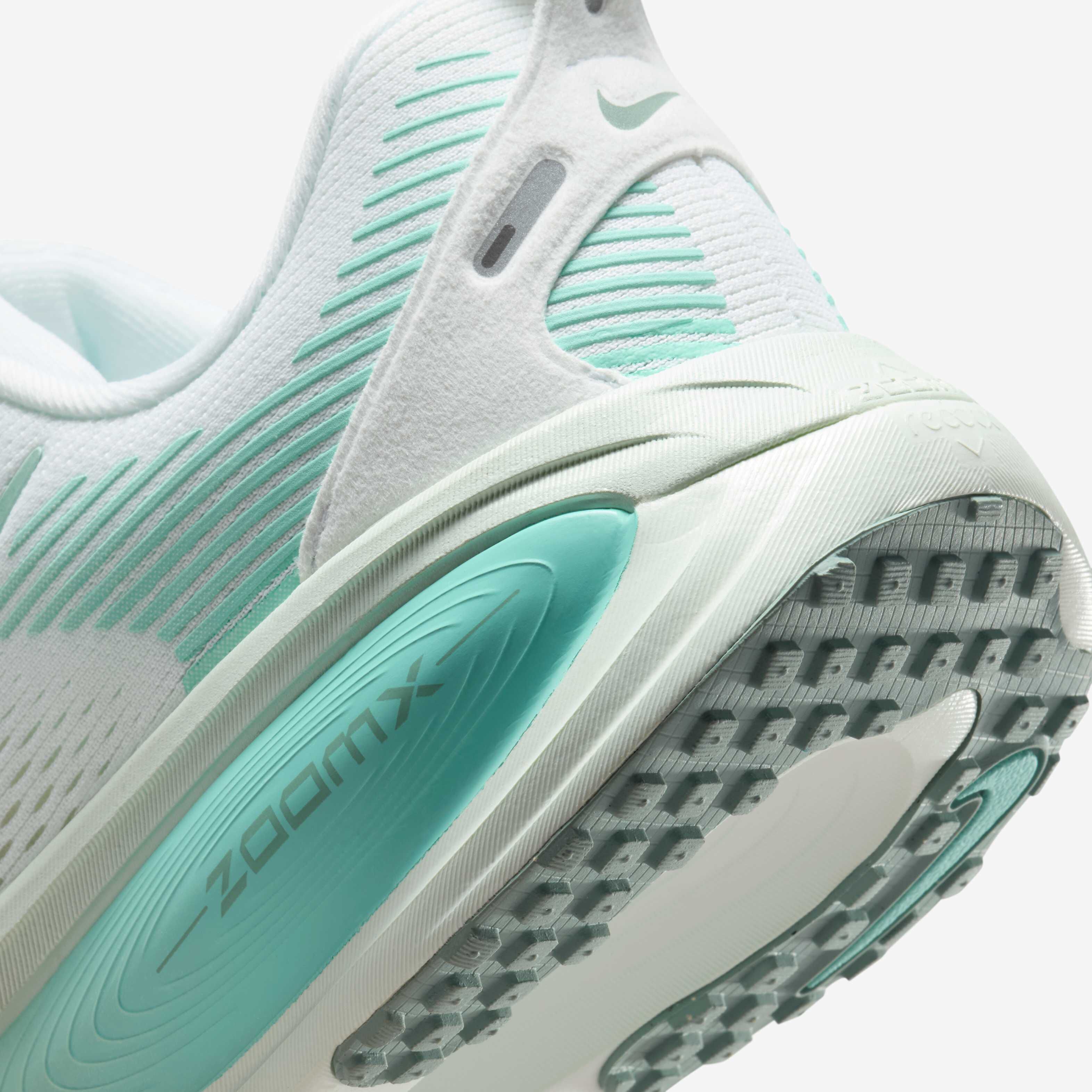 Nike Vomero 18 image number 7