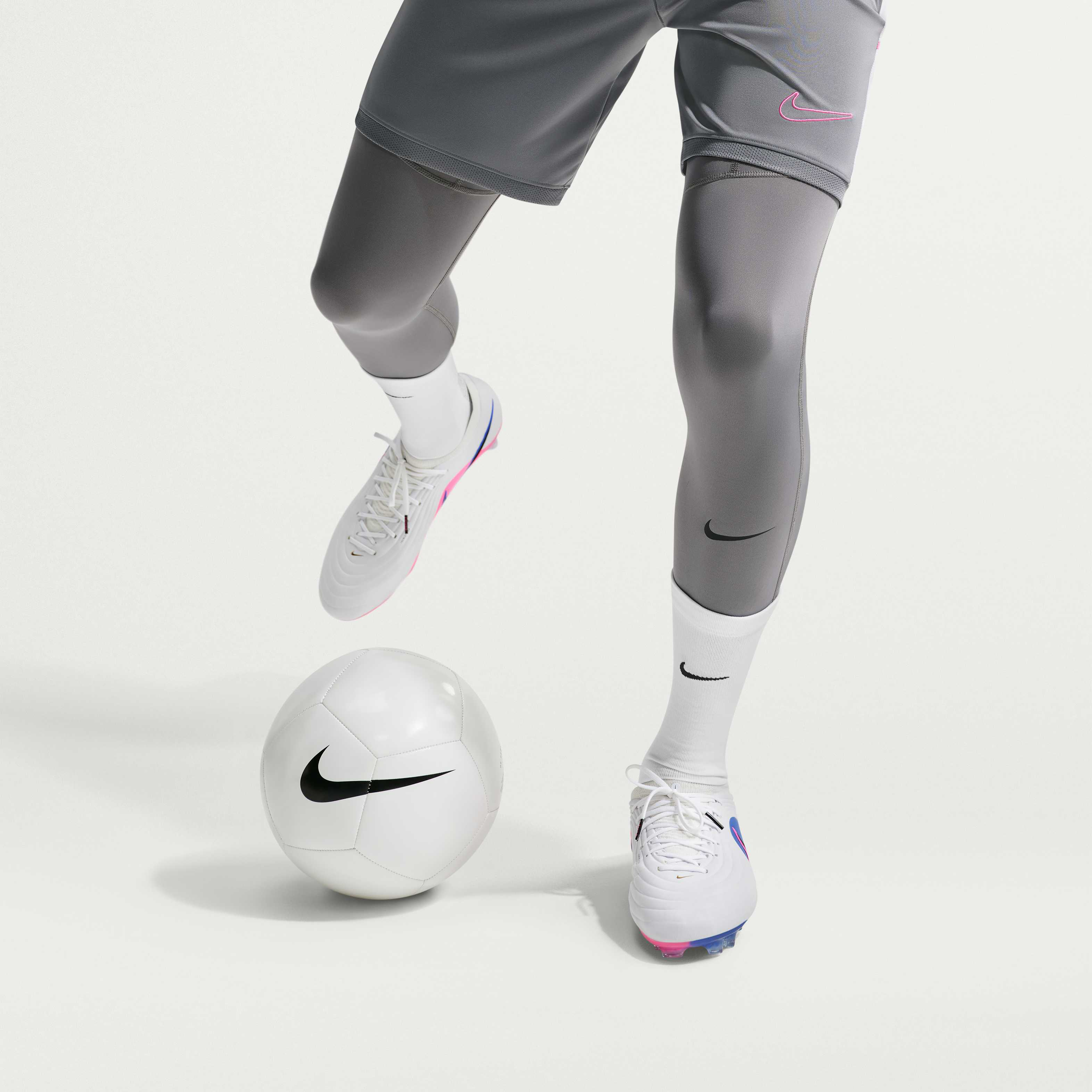 NikeGrip Vapor Strike image number 3