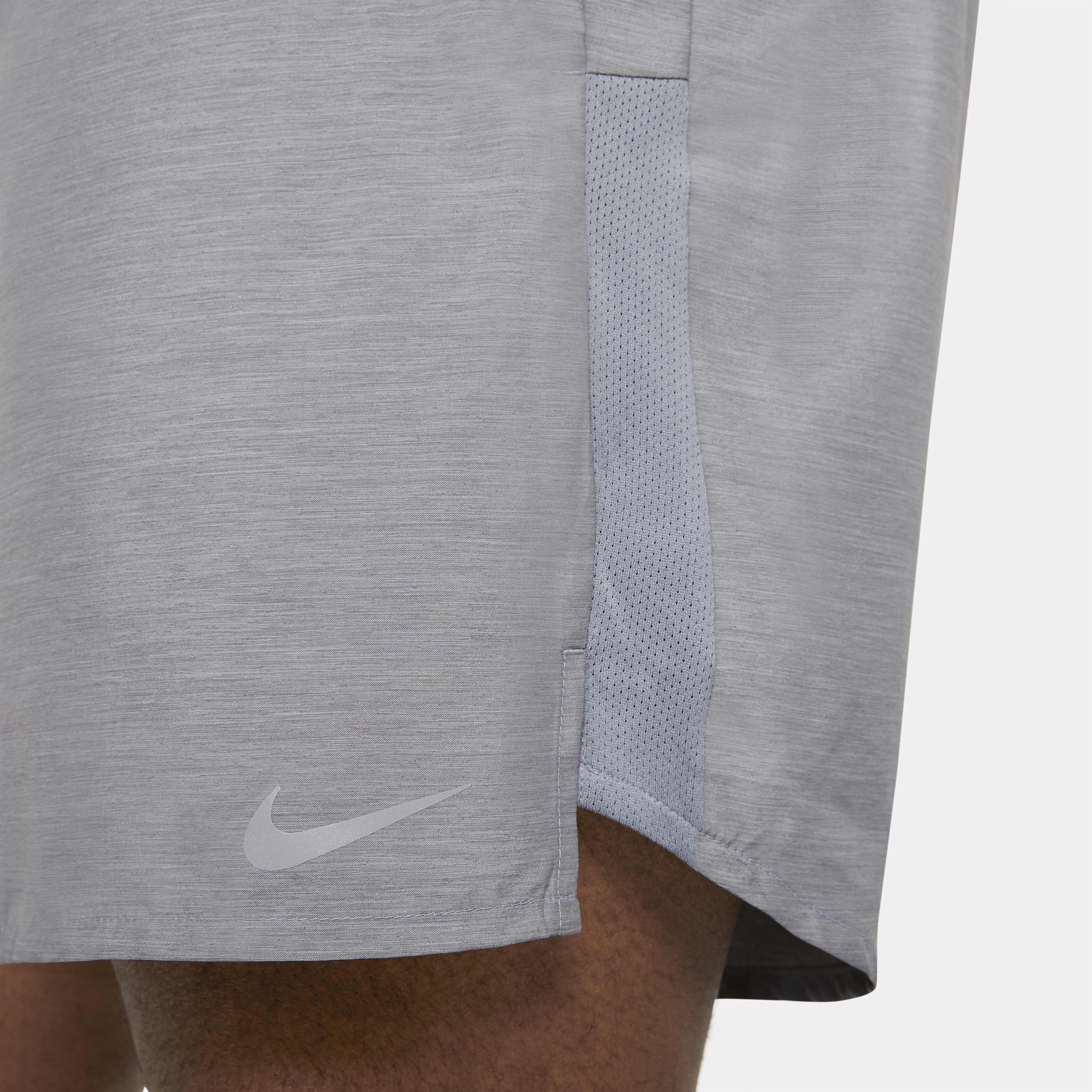 Nike challenger shorts grey top