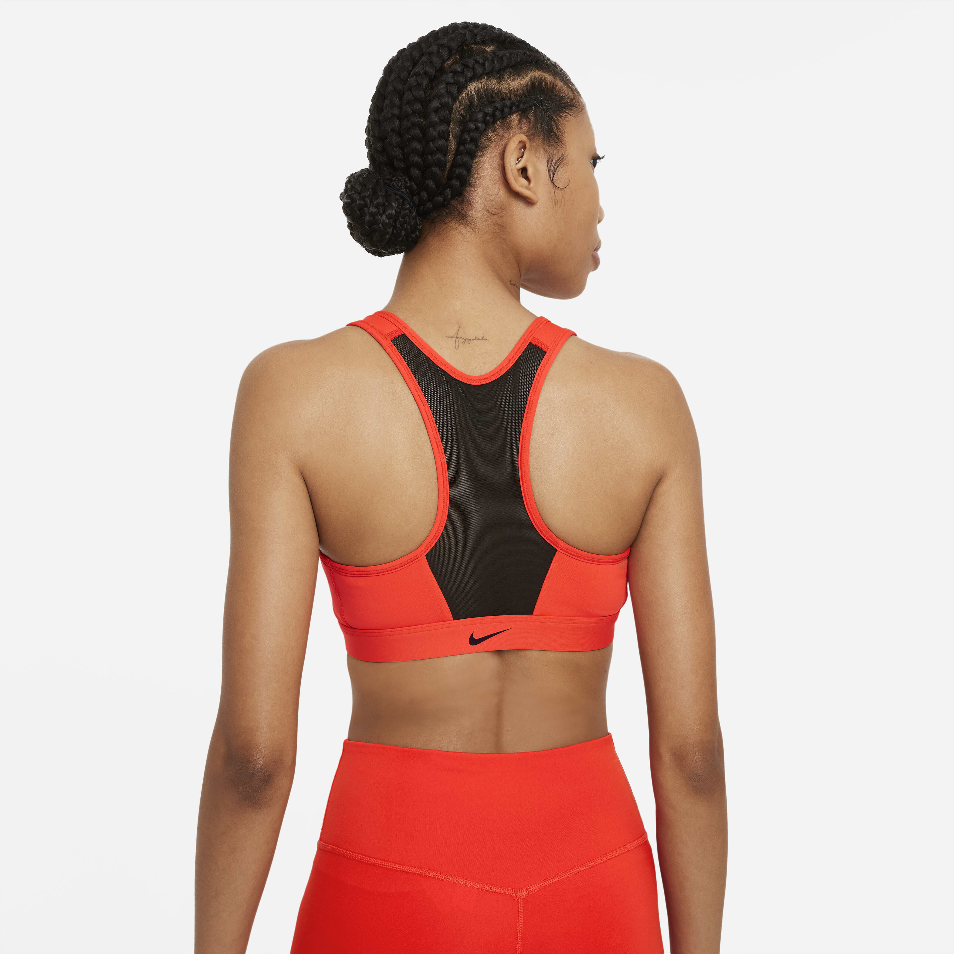 نايكي سووش image number 1