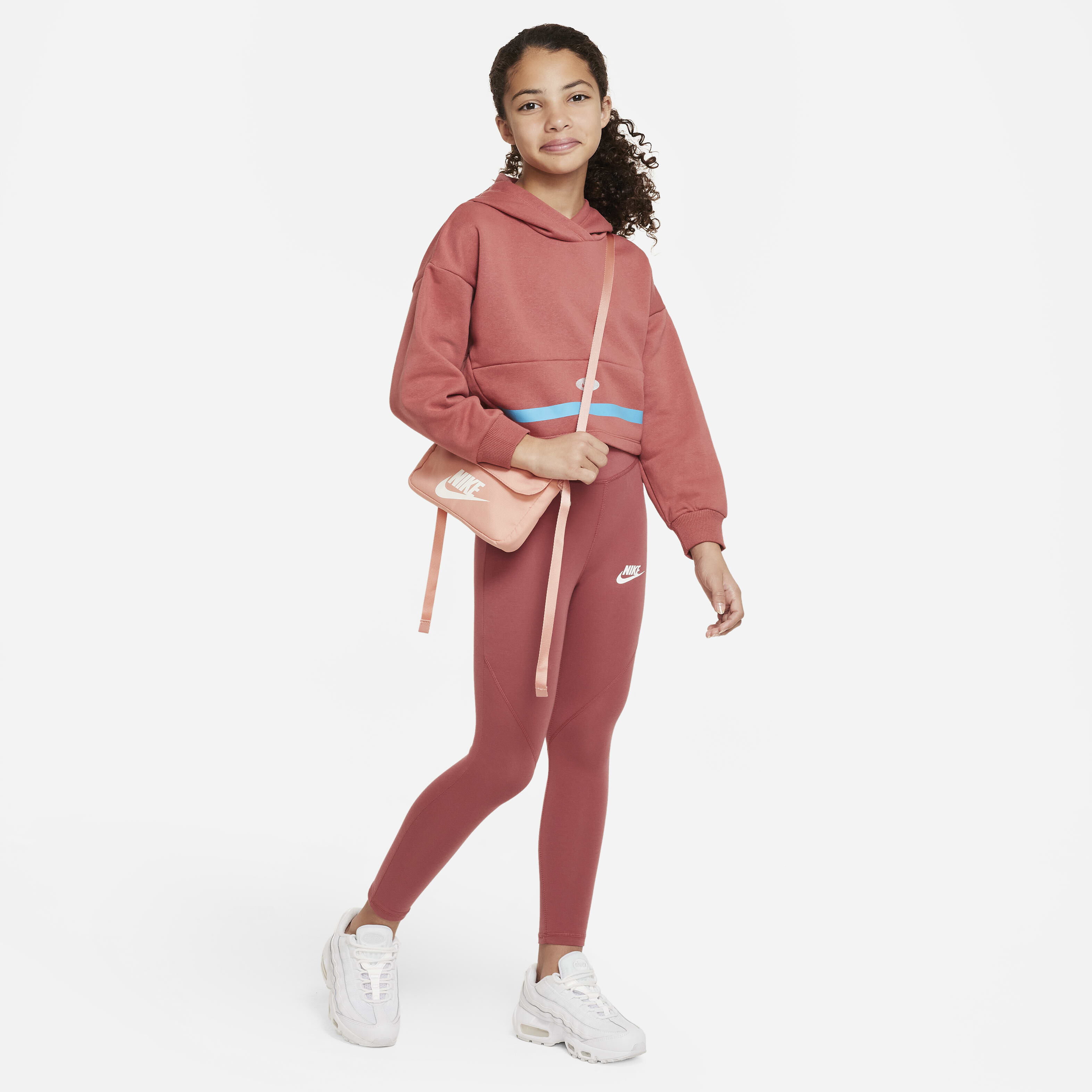 Nike Sportswear Favourites image number 3