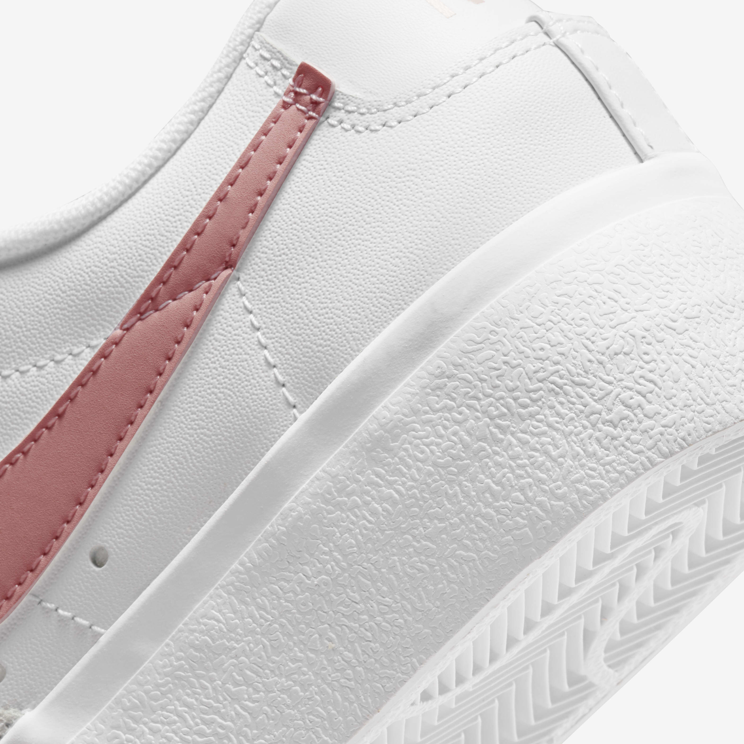 نايكي بليزر لو بلاتفورم image number 8