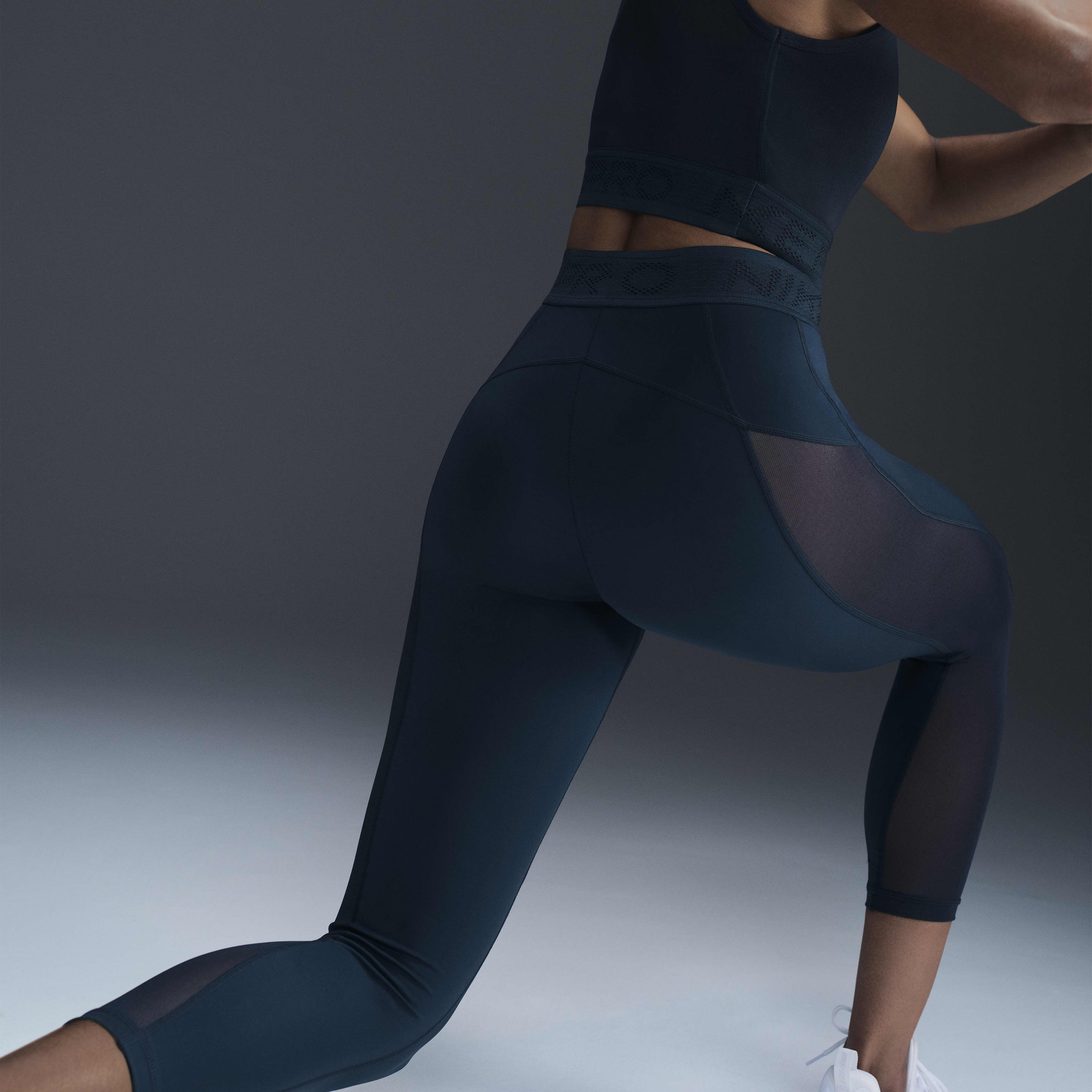 Nike Pro image number 3