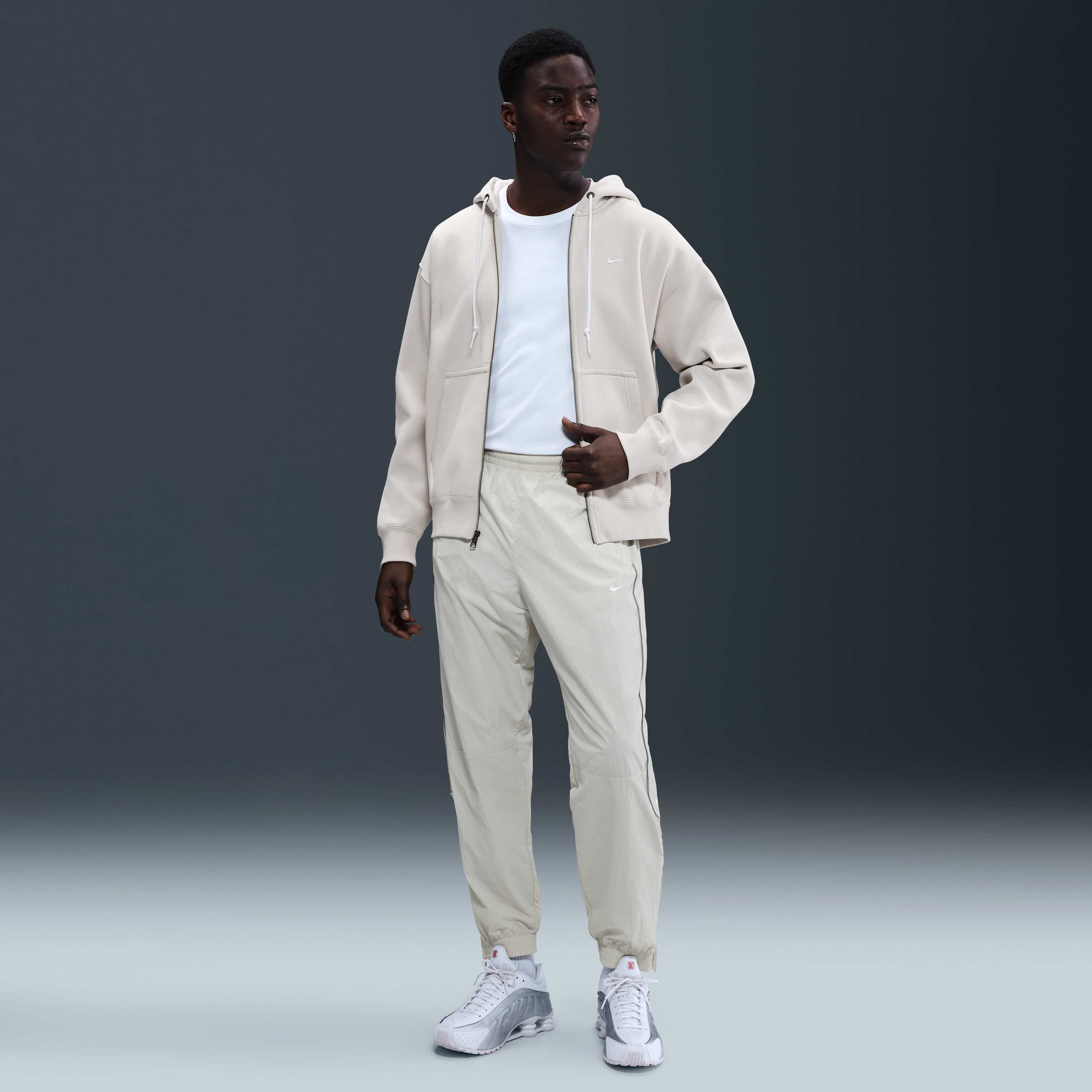 Nike Solo Swoosh image number 0