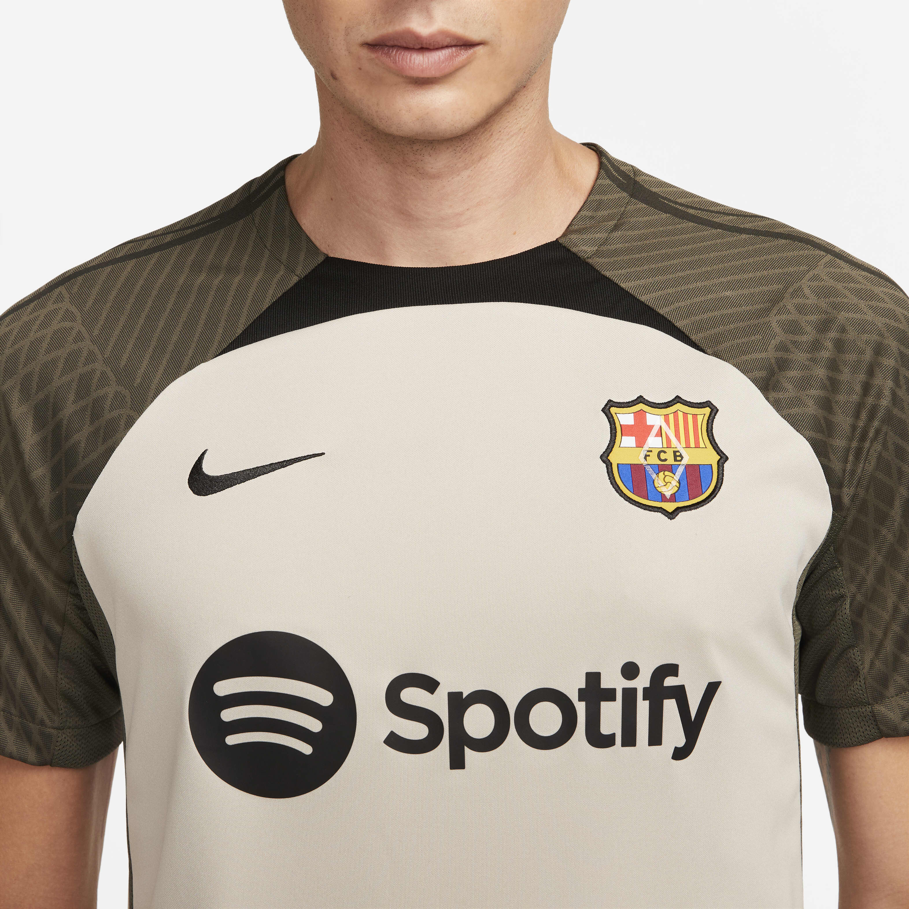 F.C. Barcelona Strike image number 2