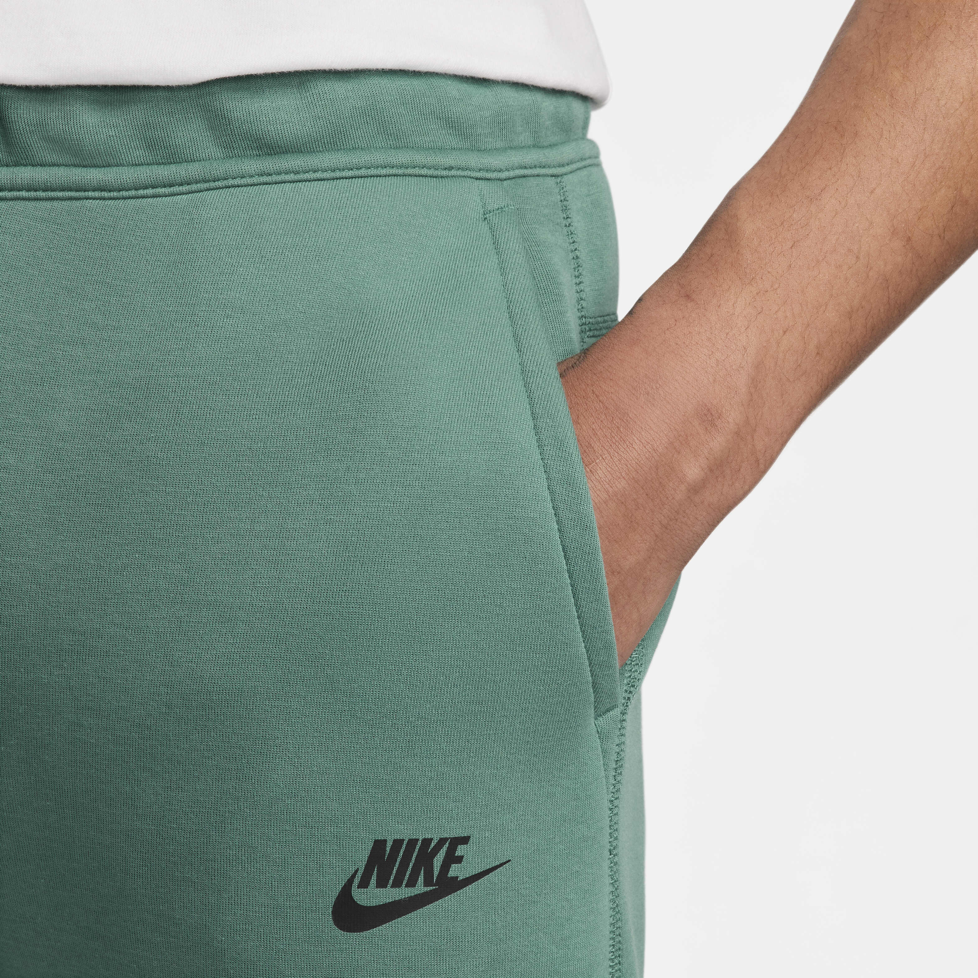 Nike tech fleece galactic jade hot sale