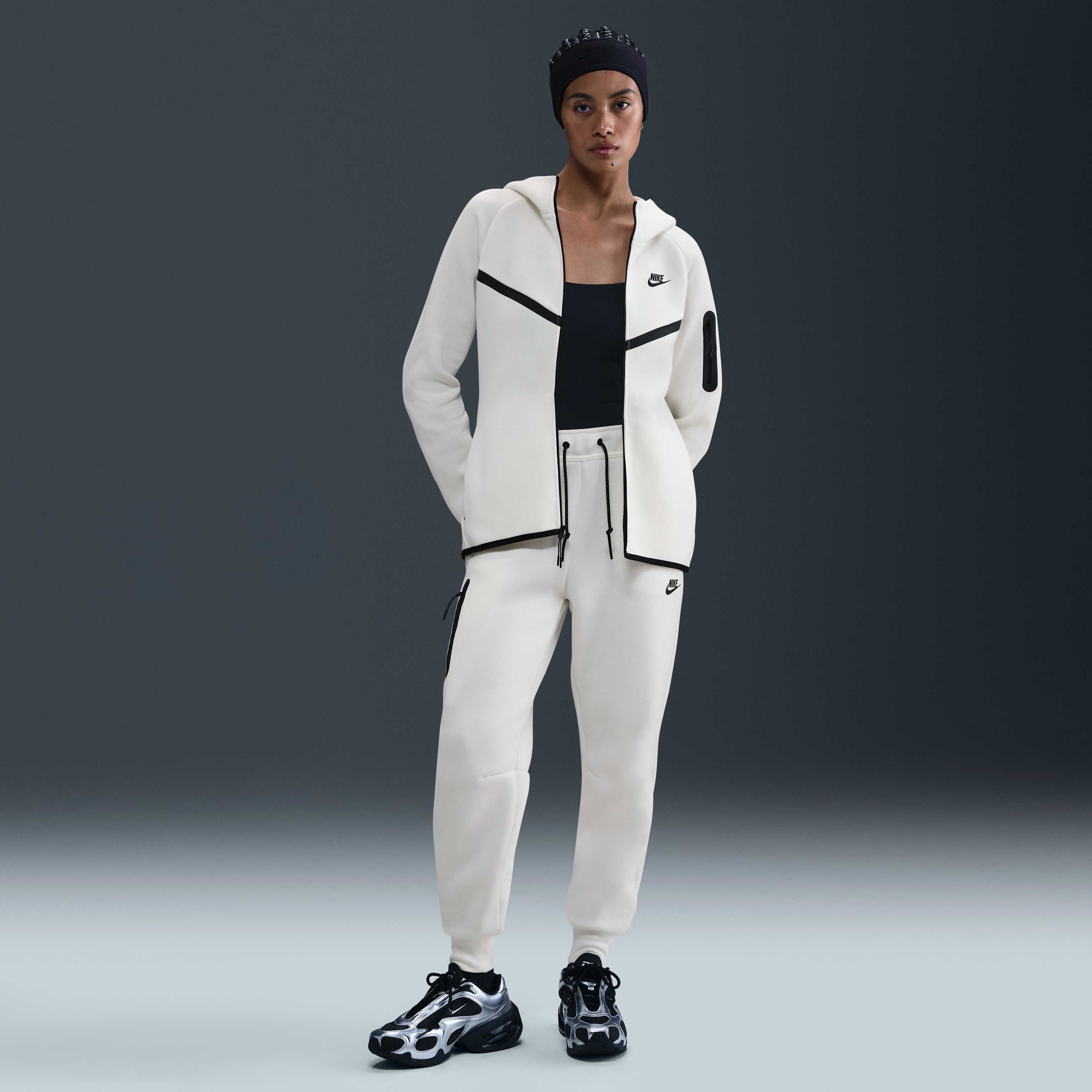 نايكي سبورتسوير تك فليس ويندرانر image number 3