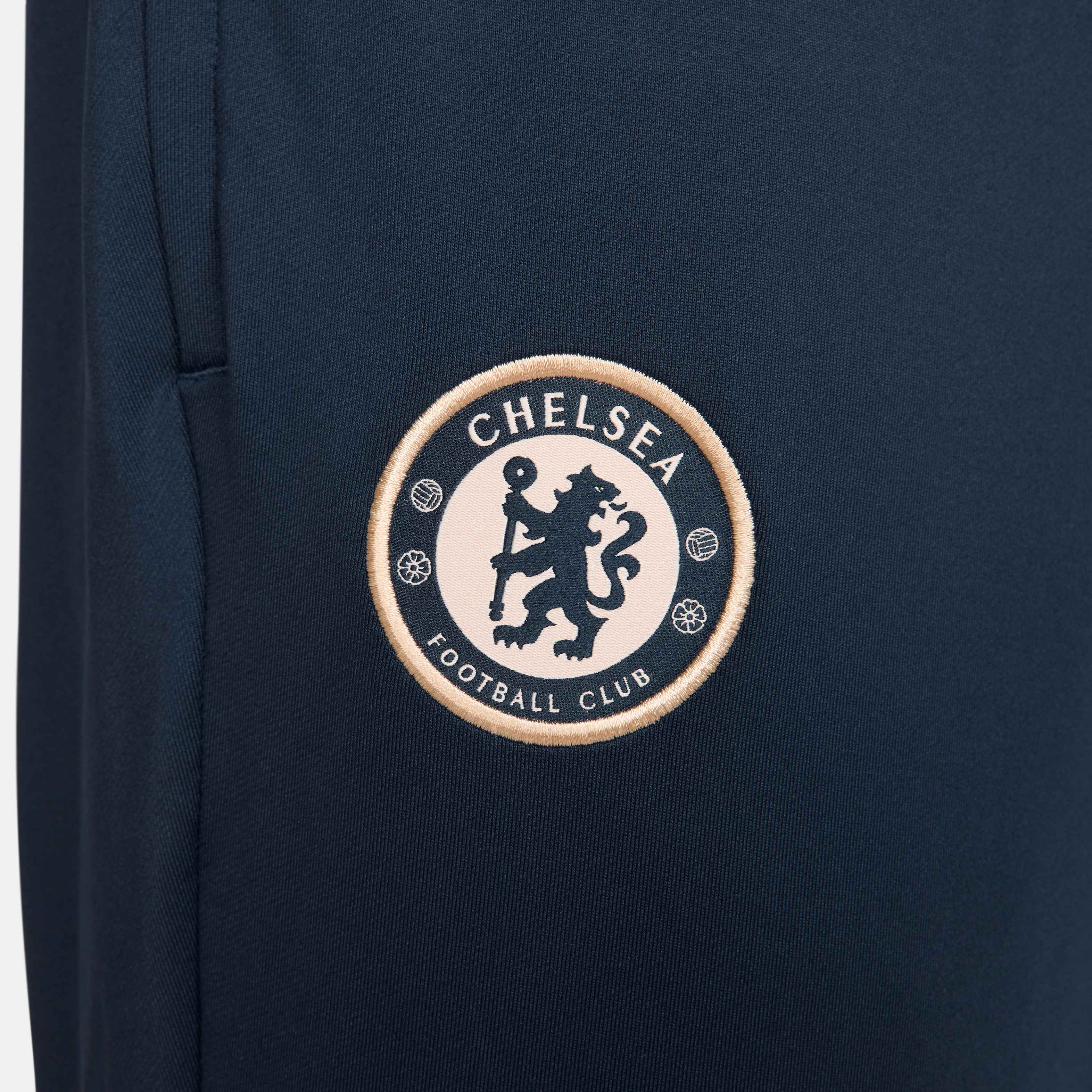Chelsea F.C. Strike Special Edition image number 4