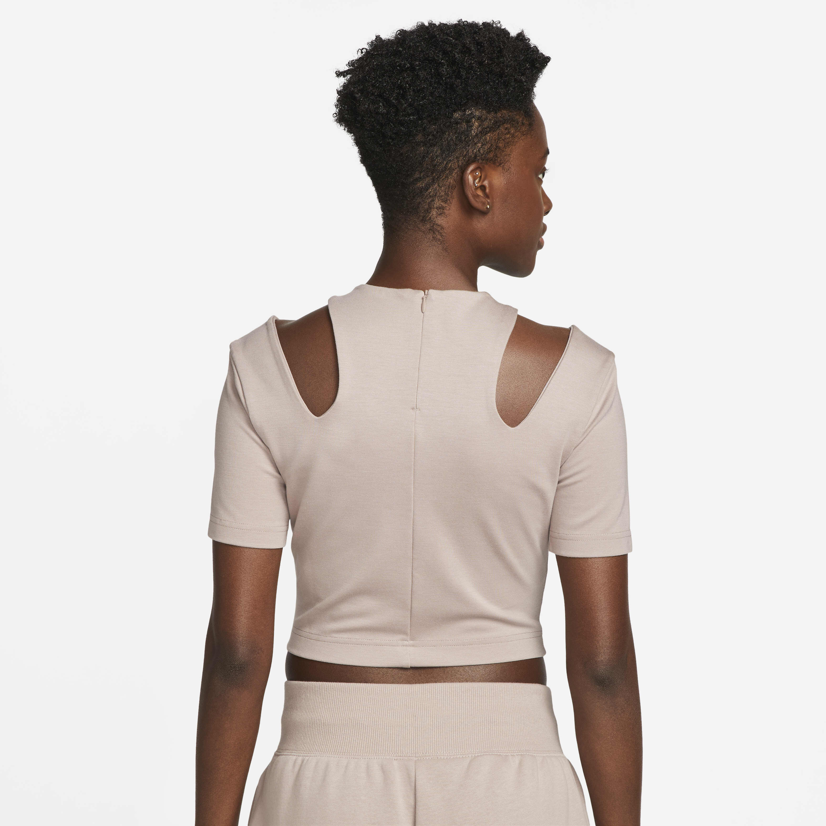 نايكي سبورتسوير ايسنشالز image number 1