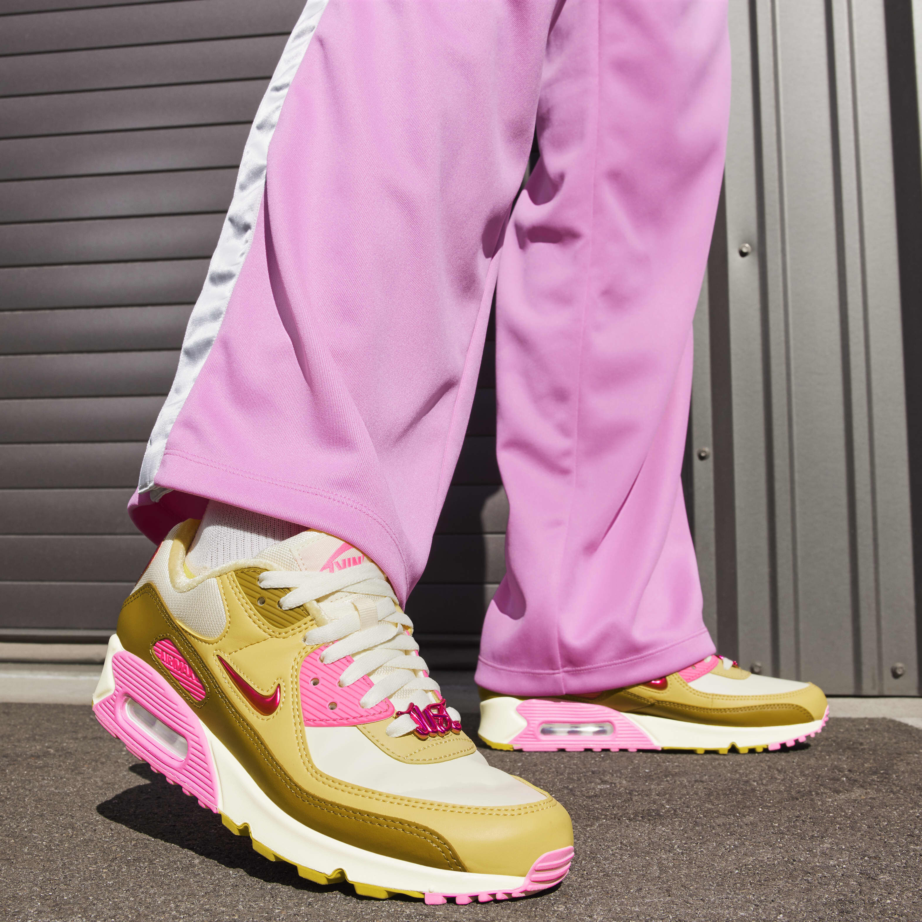 Buy Nike Air Max 90 SE Women s Shoes Nike Qatar Official