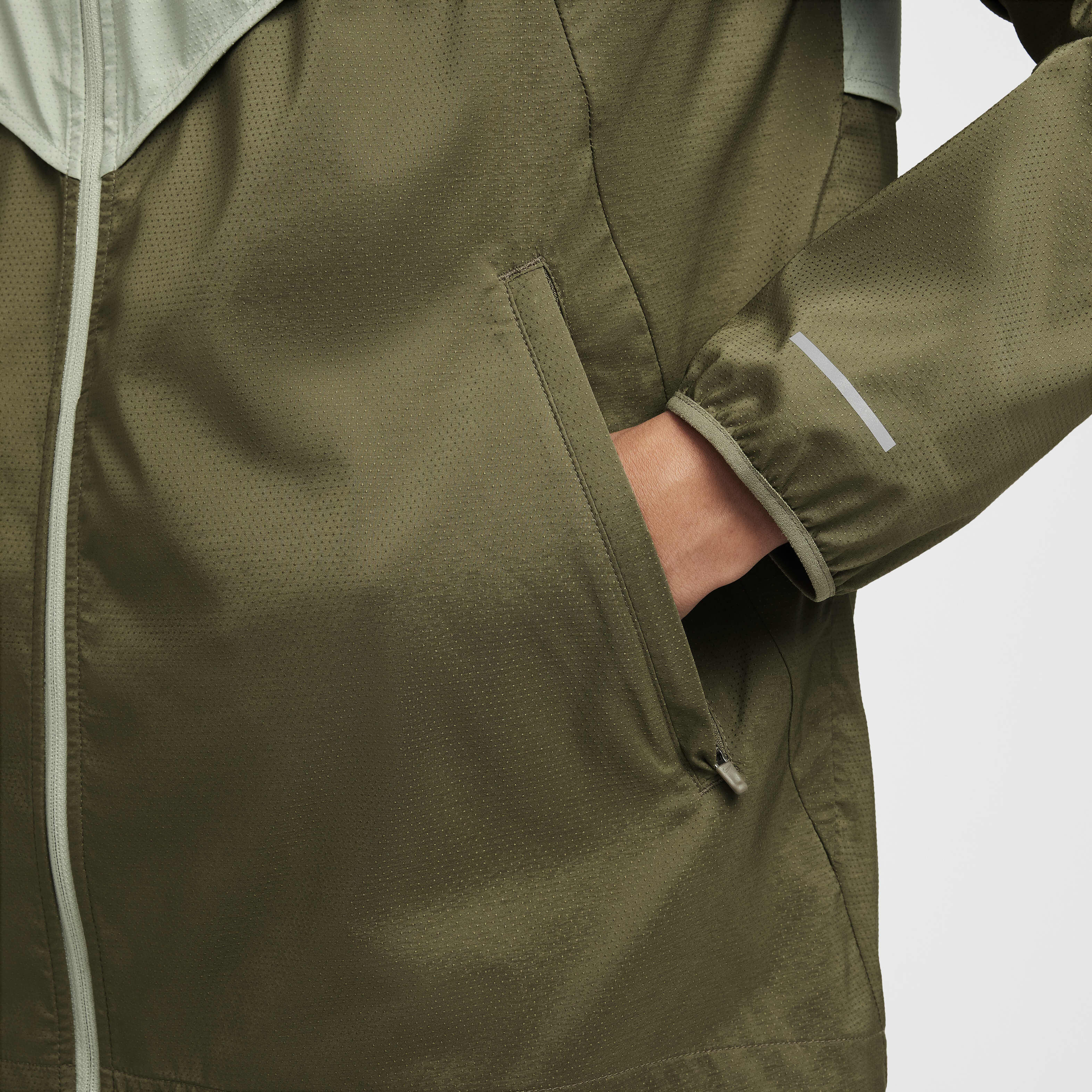 نايكي ويندرانر image number 3