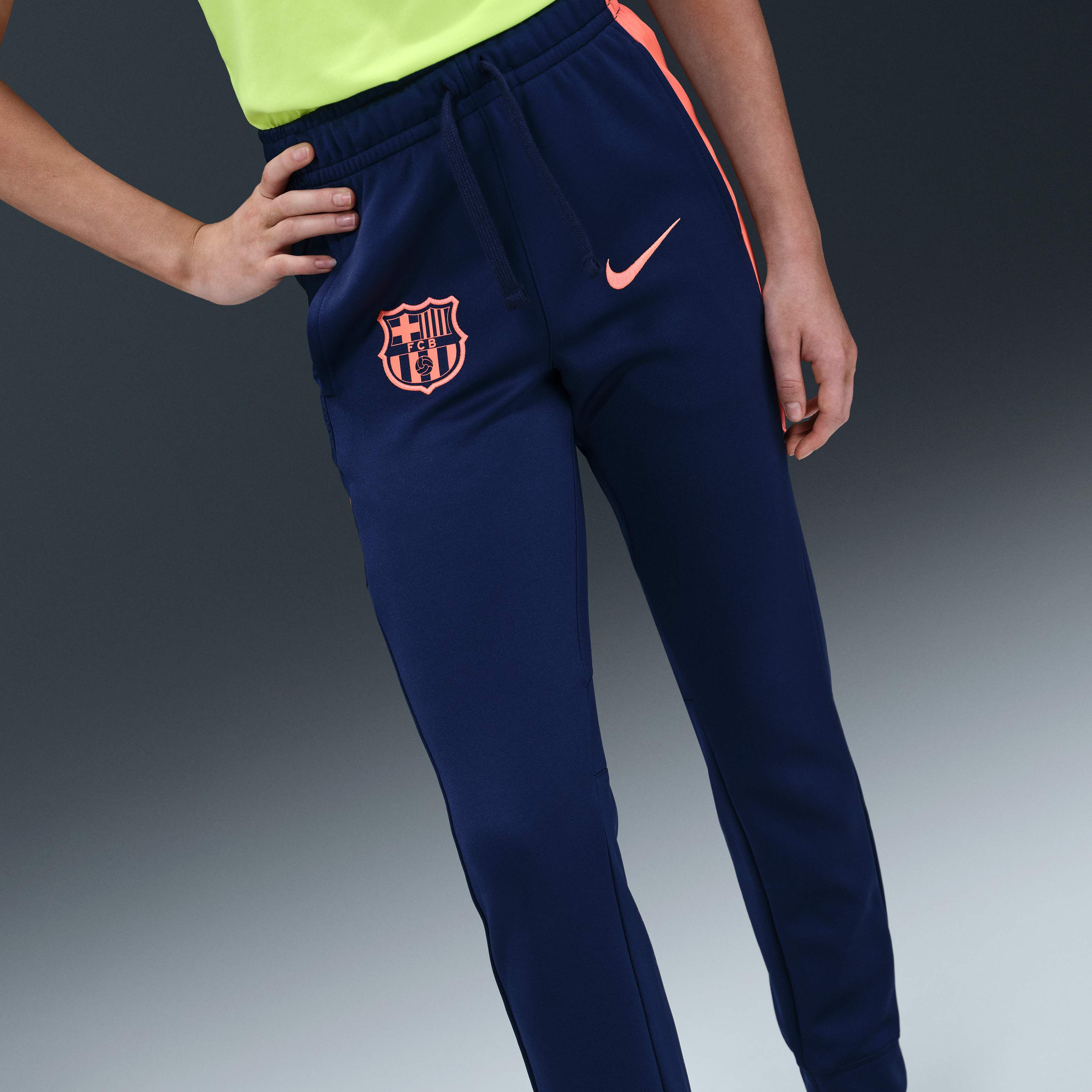 برشلونة البديل image number 3