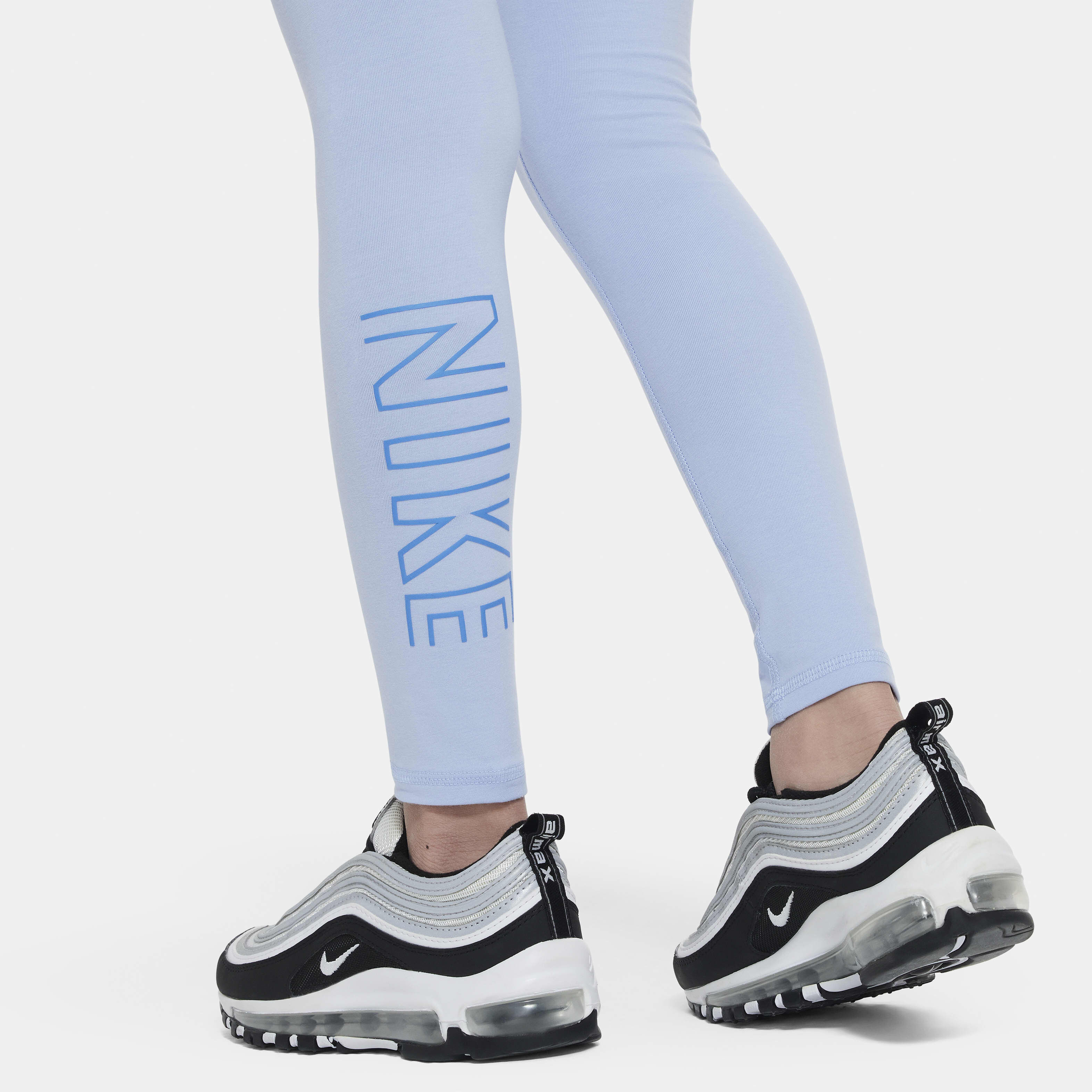 Nike Sportswear Favourites image number 3