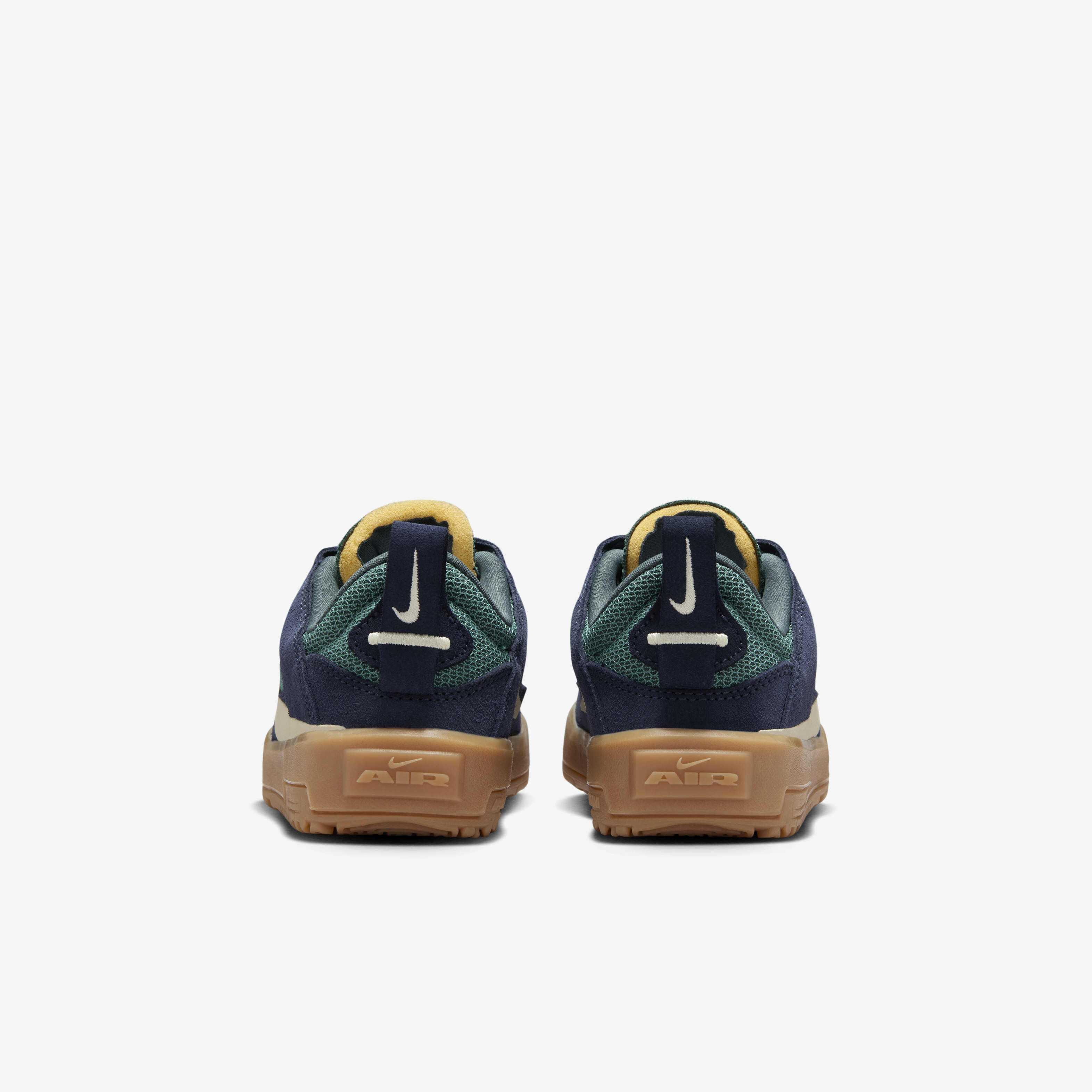 Nike skate shoes kids top