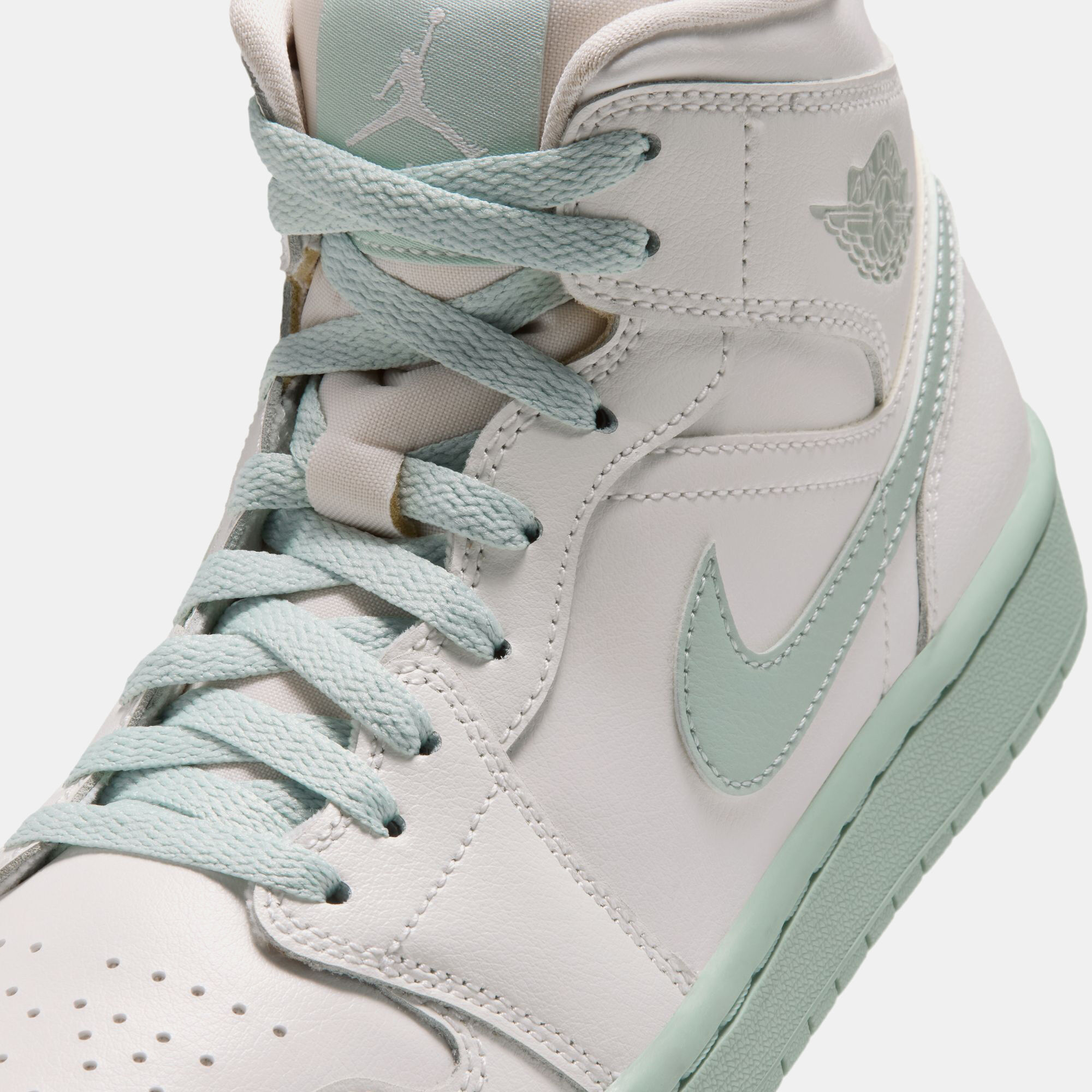 Air Jordan 1 Mid image number 10