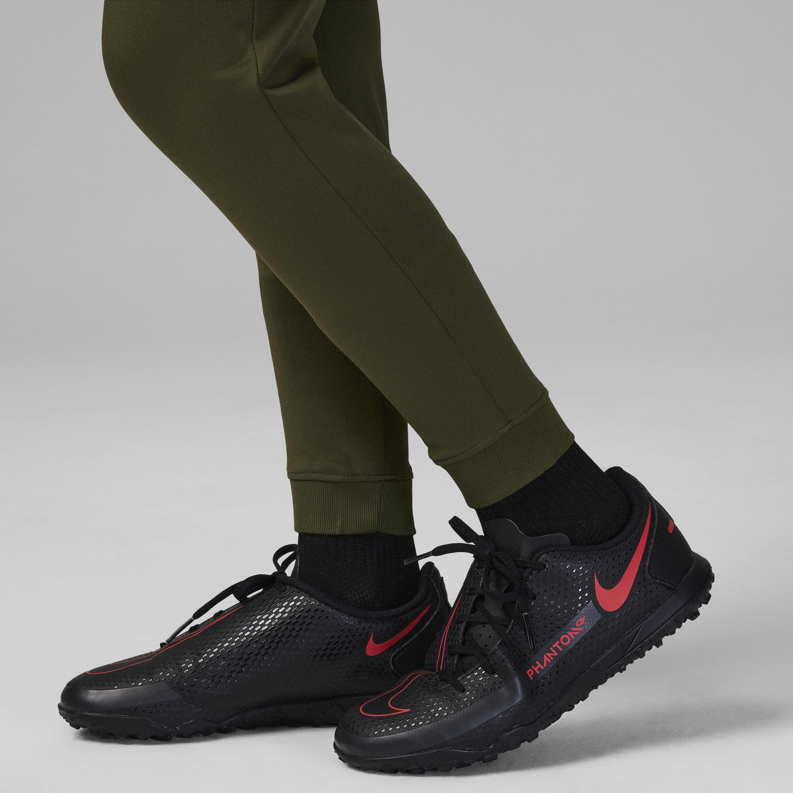 Paris Saint-Germain Strike Fourth image number 9