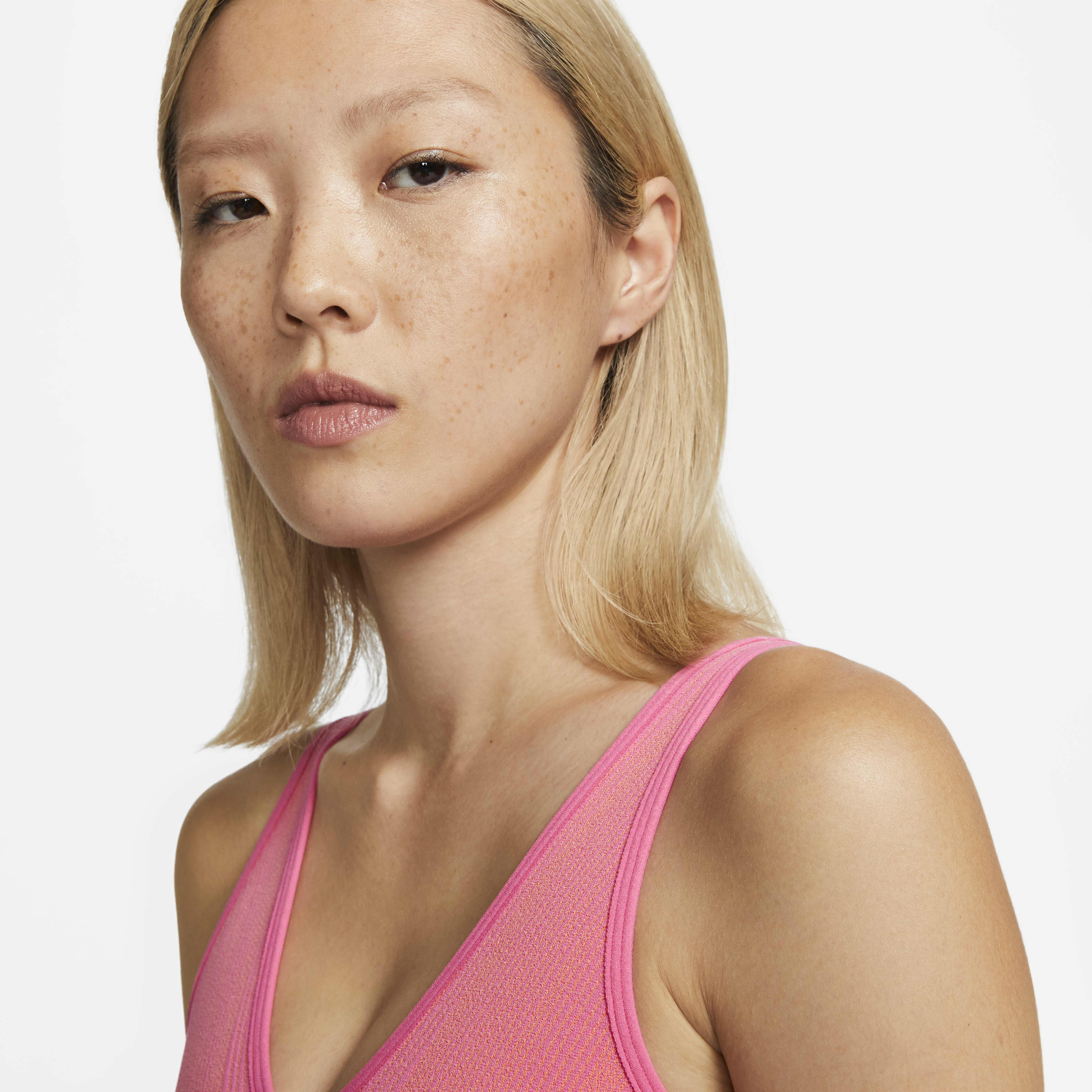 صدرية رياضية نايكي يوغا دراي-فت اندي سيمليس image number 2