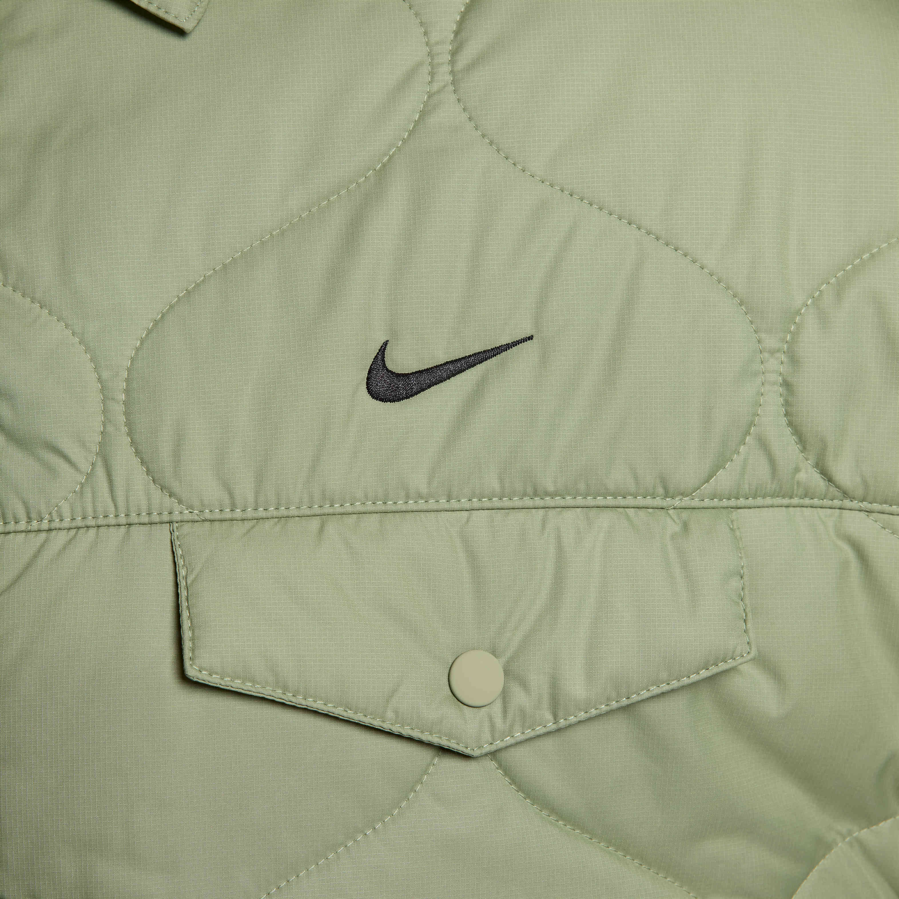 Nike Sportswear Essential image number 4
