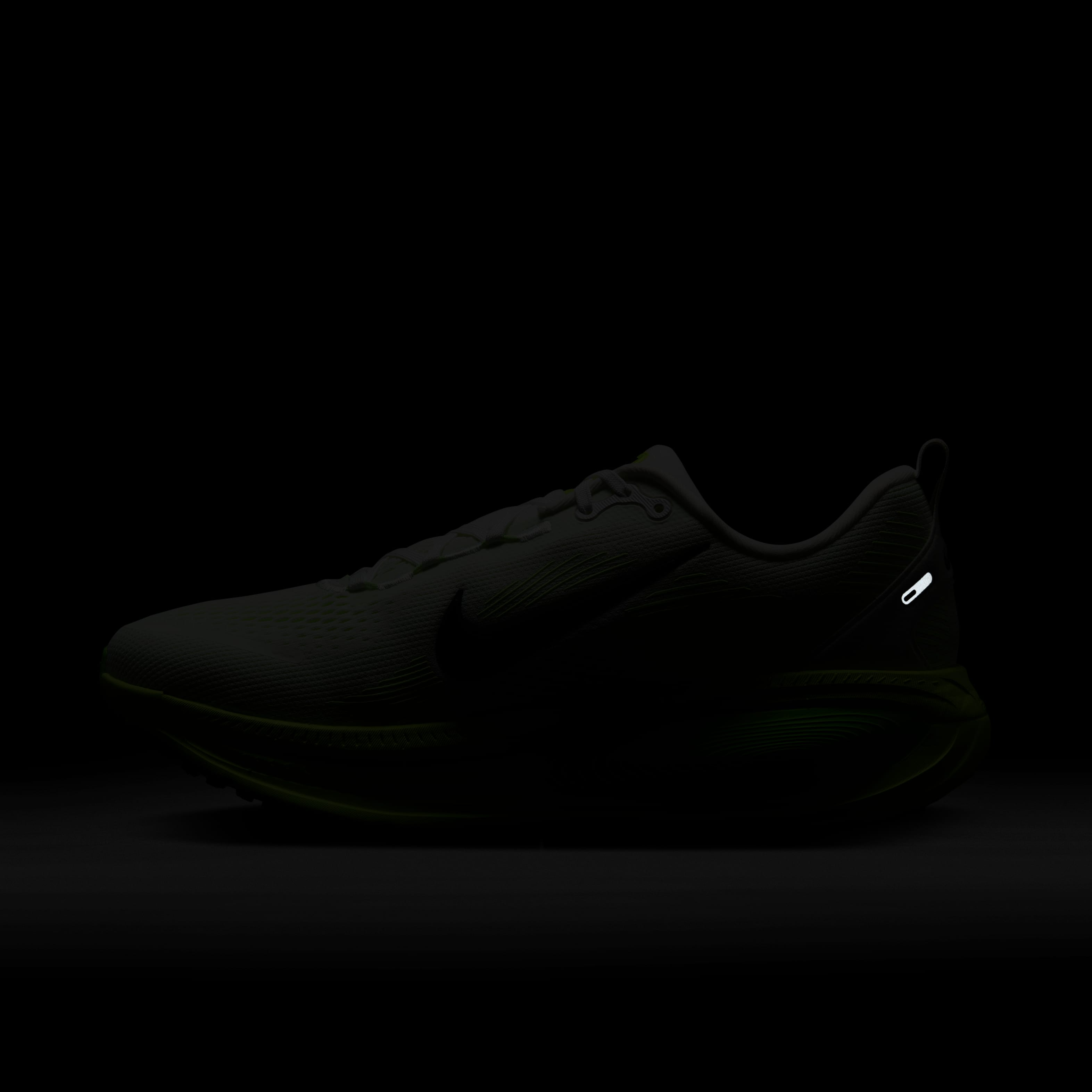 Nike Vomero 18 image number 10