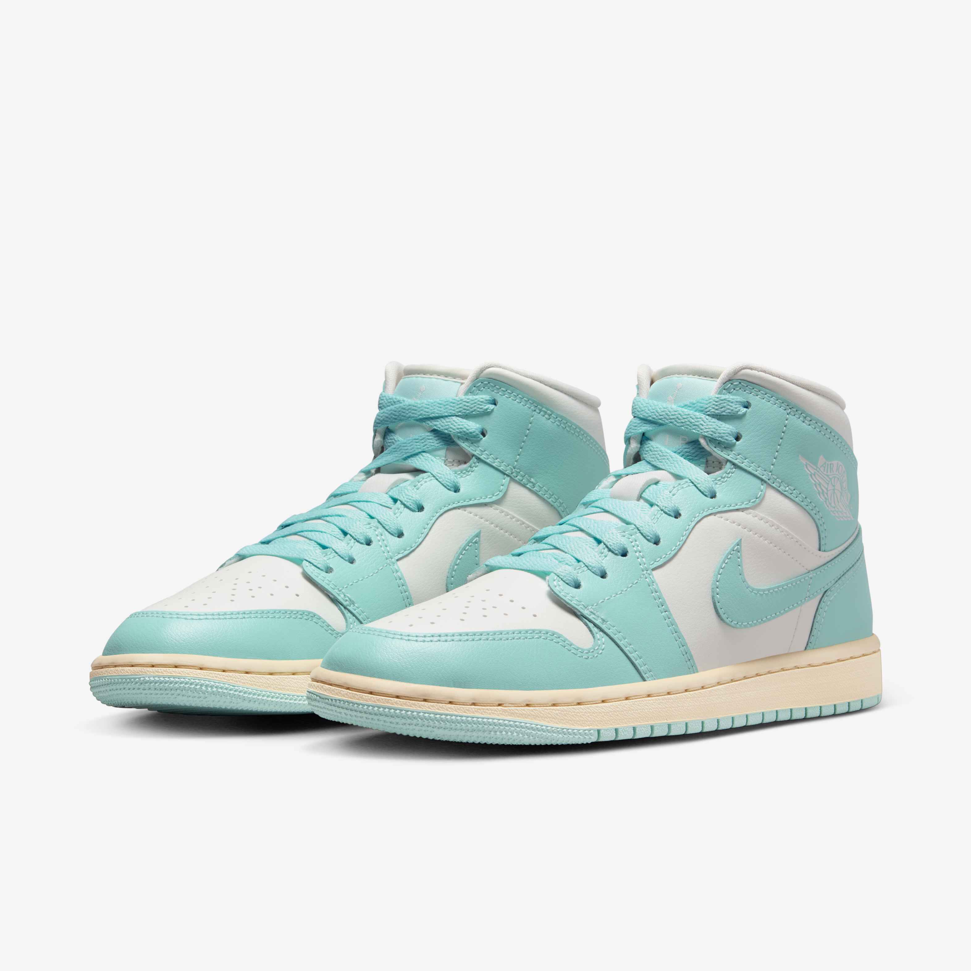 Air Jordan 1 Mid Shoes image number 4