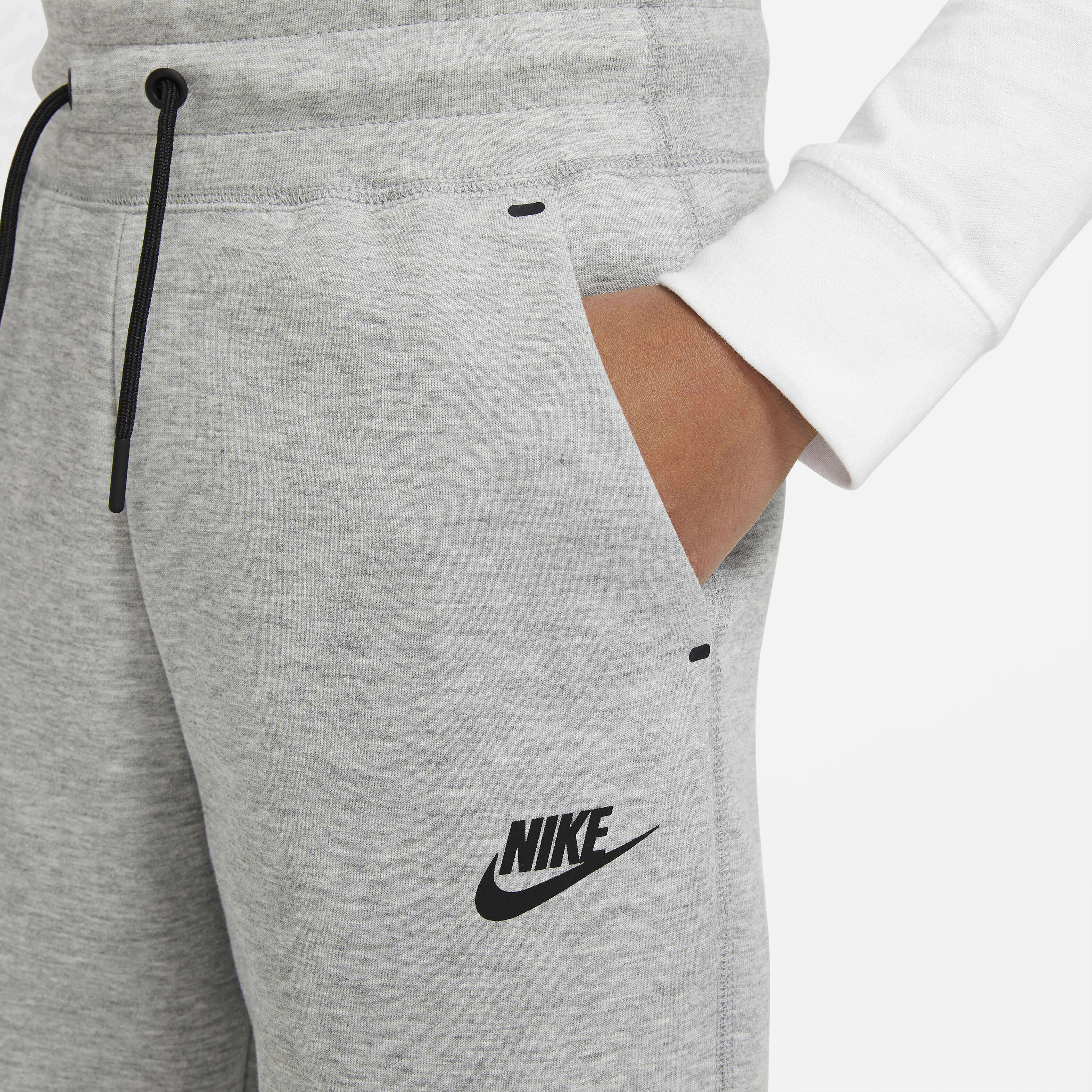Nike Sportswear Tech Fleece image number 2