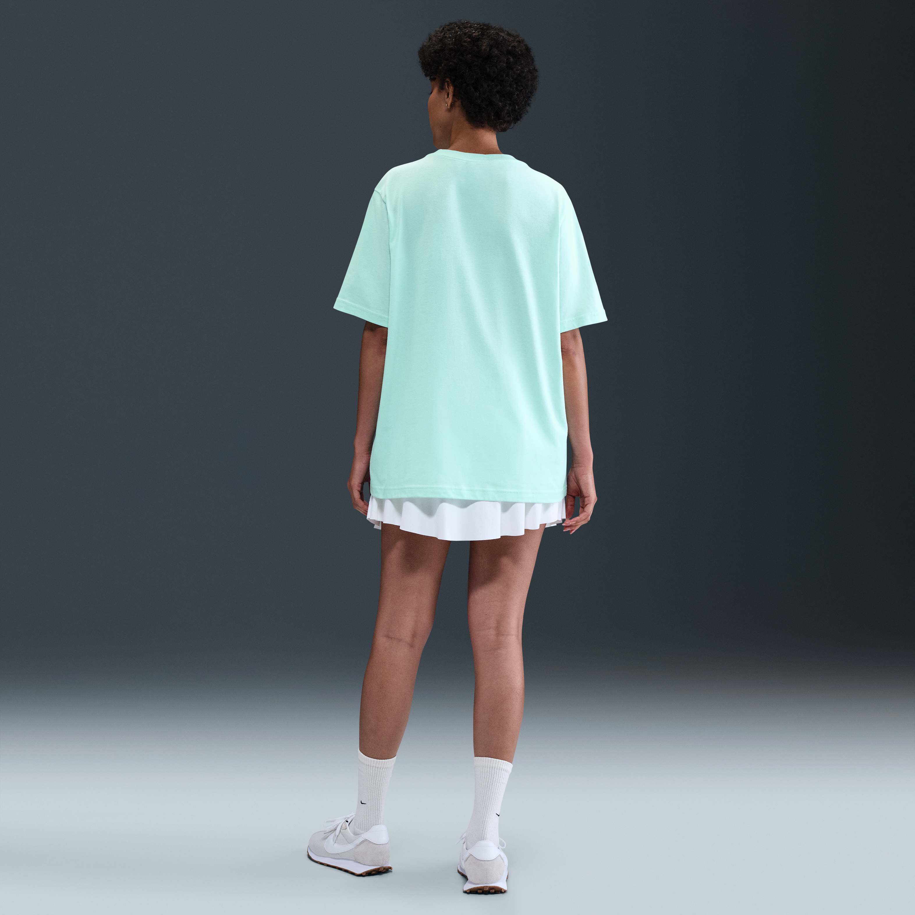 Nike Sportswear Essential image number 4