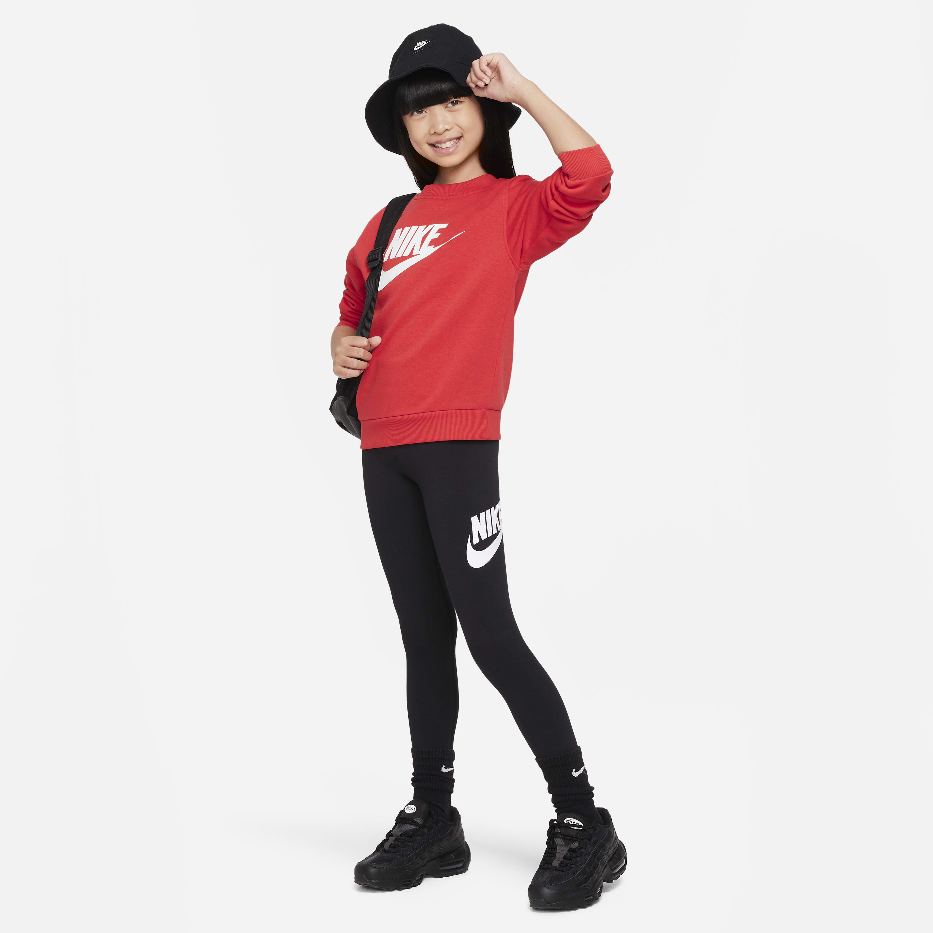 Nike Sportswear Essential image number 3