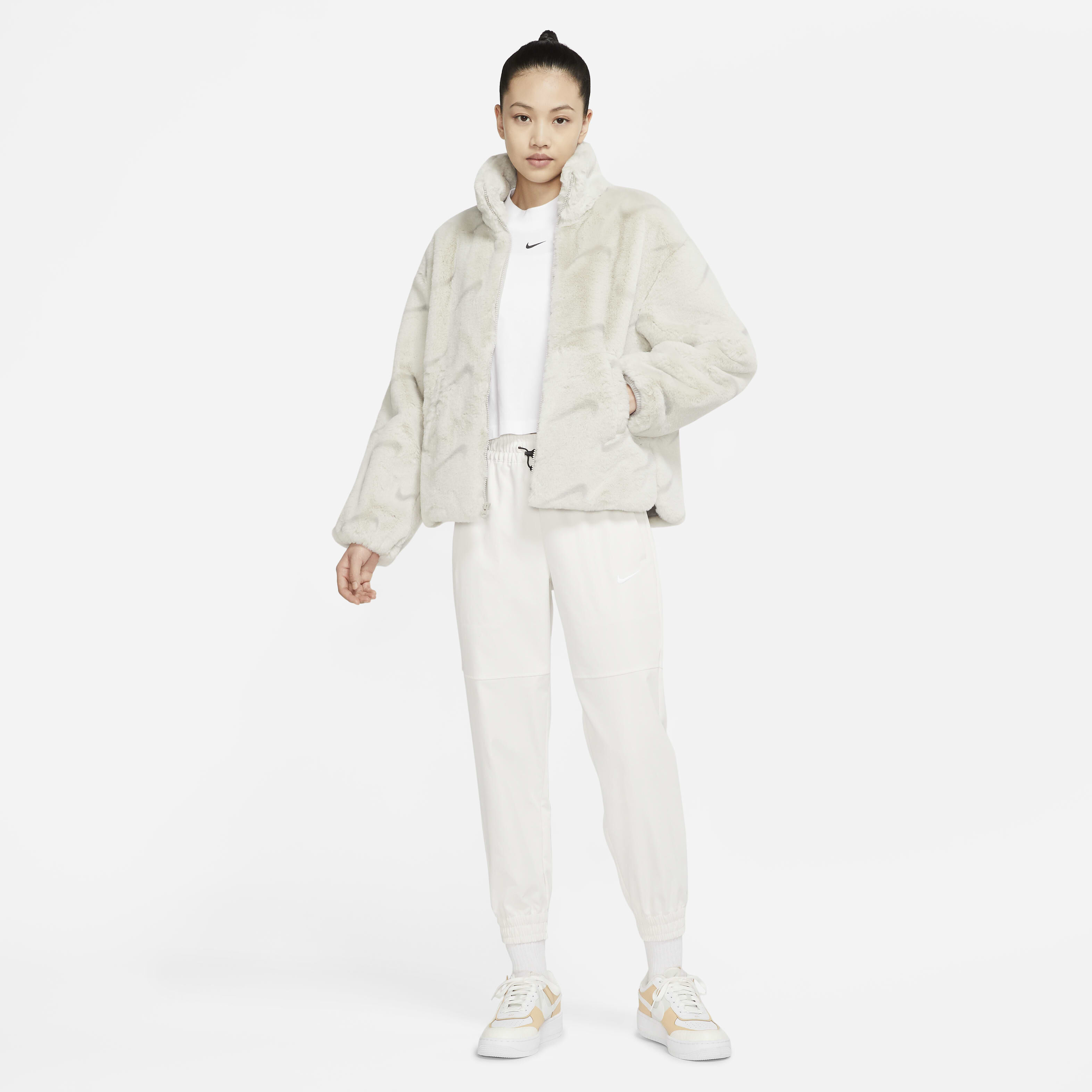 Nike Sportswear Plush image number 4