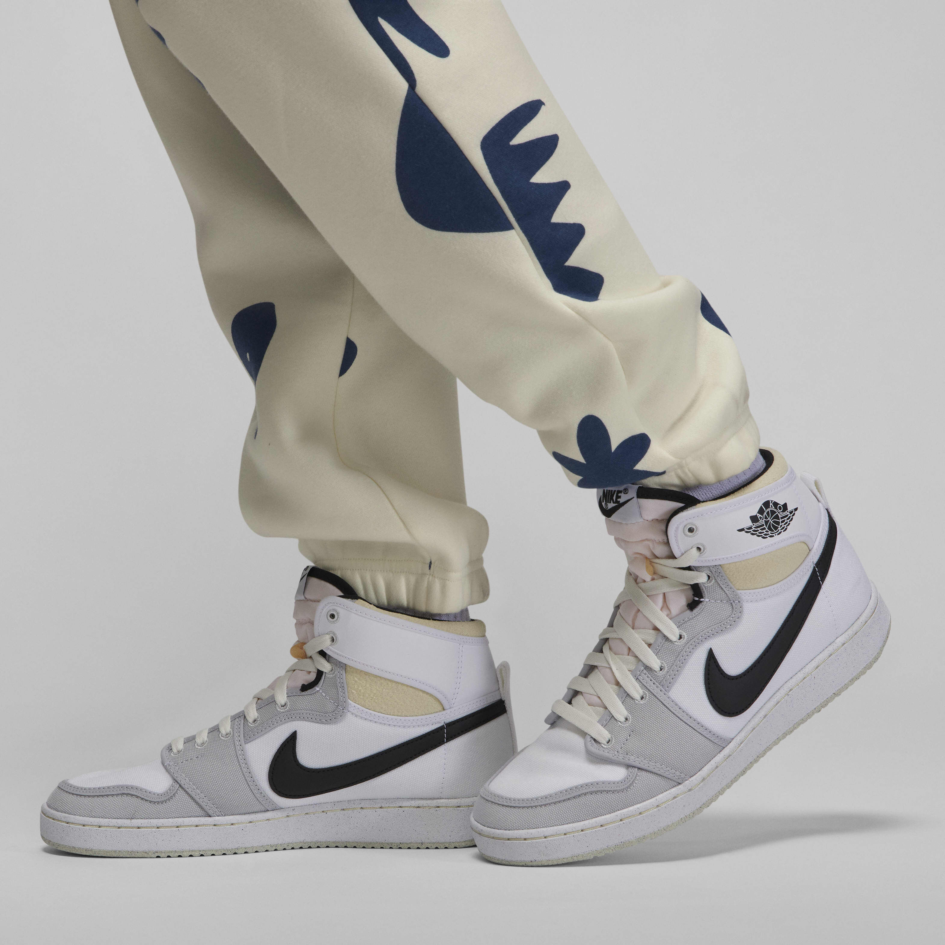 Jordan Artist Series by Mia Lee image number 3