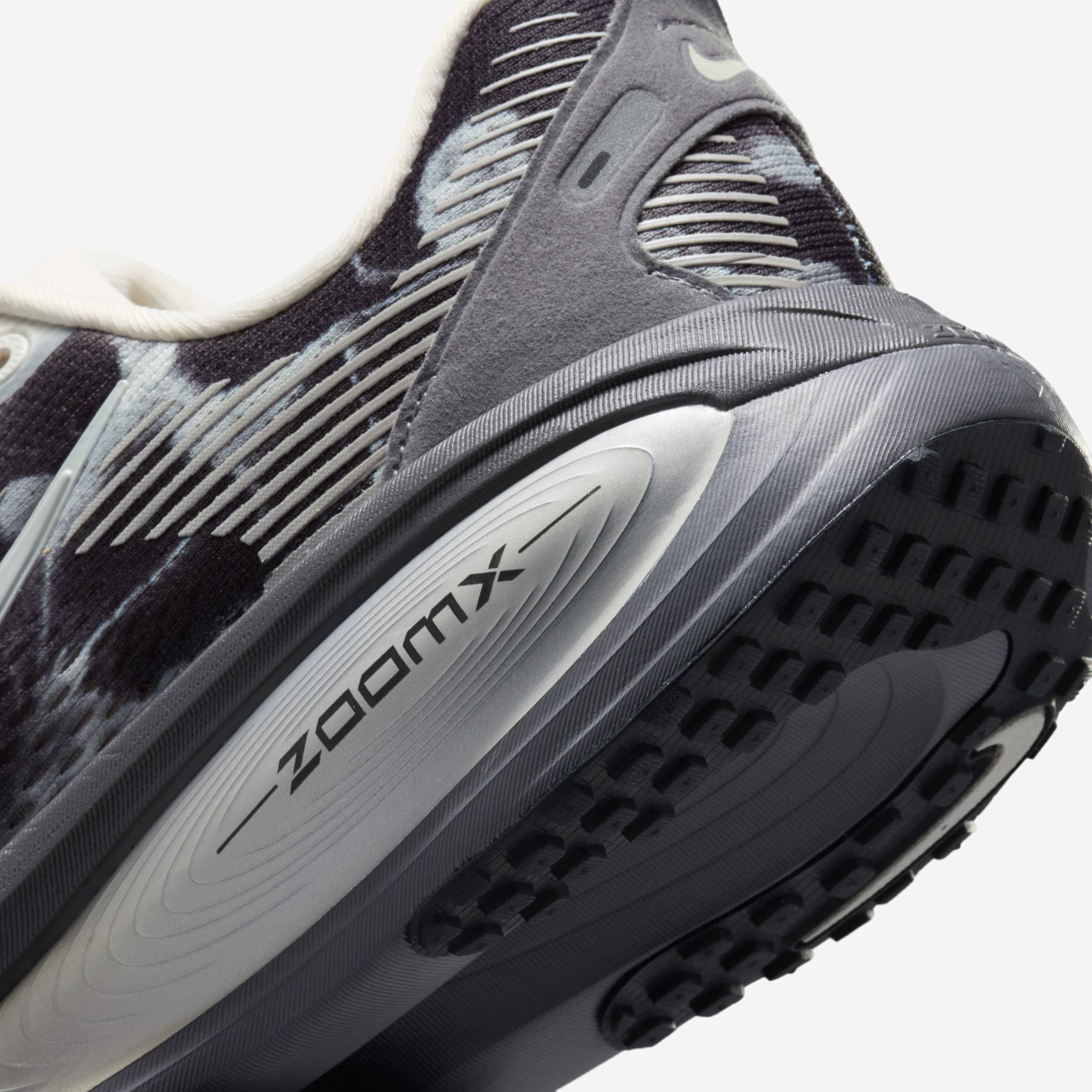 Nike Vomero 18 SE image number 7