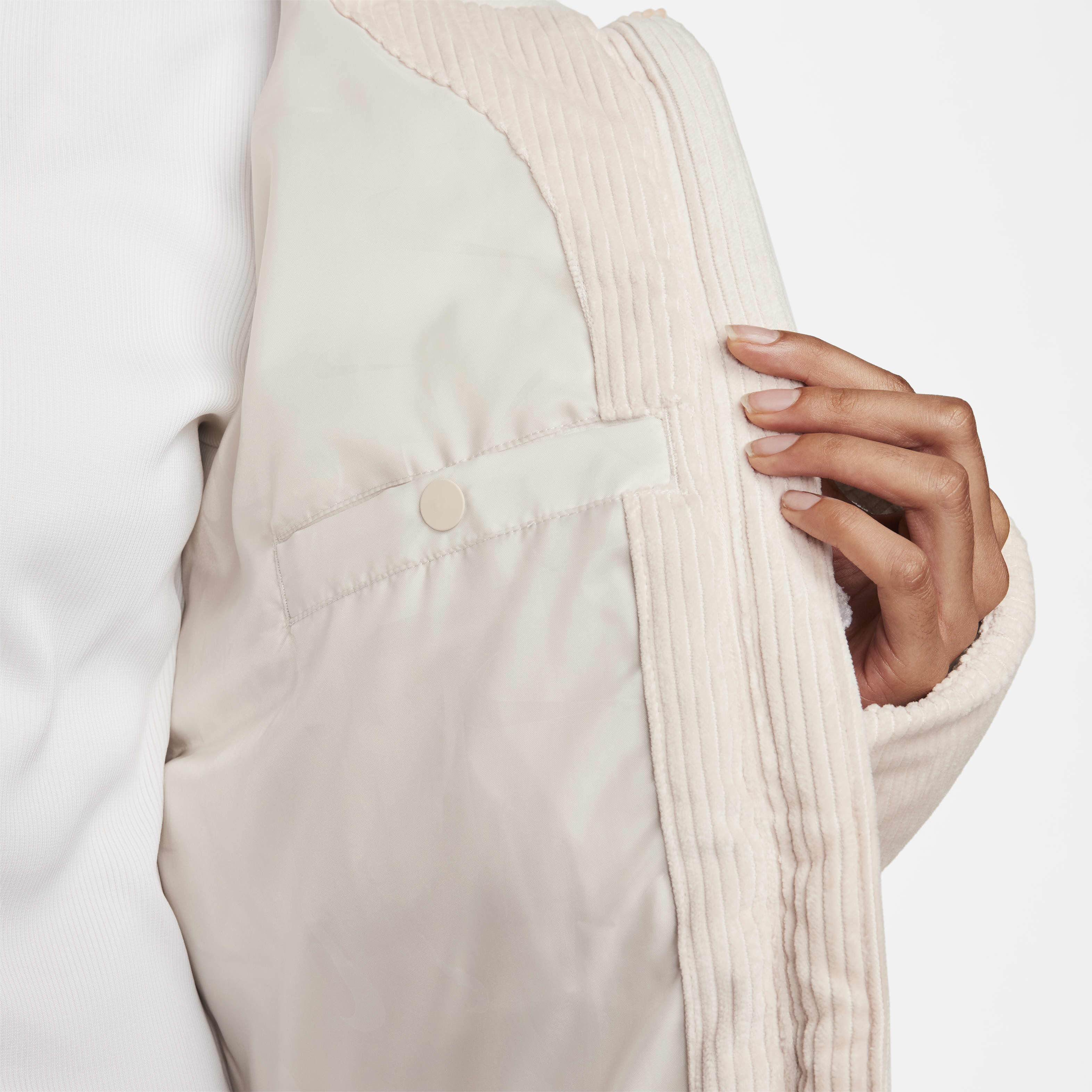 Nike Sportswear Essential image number 5