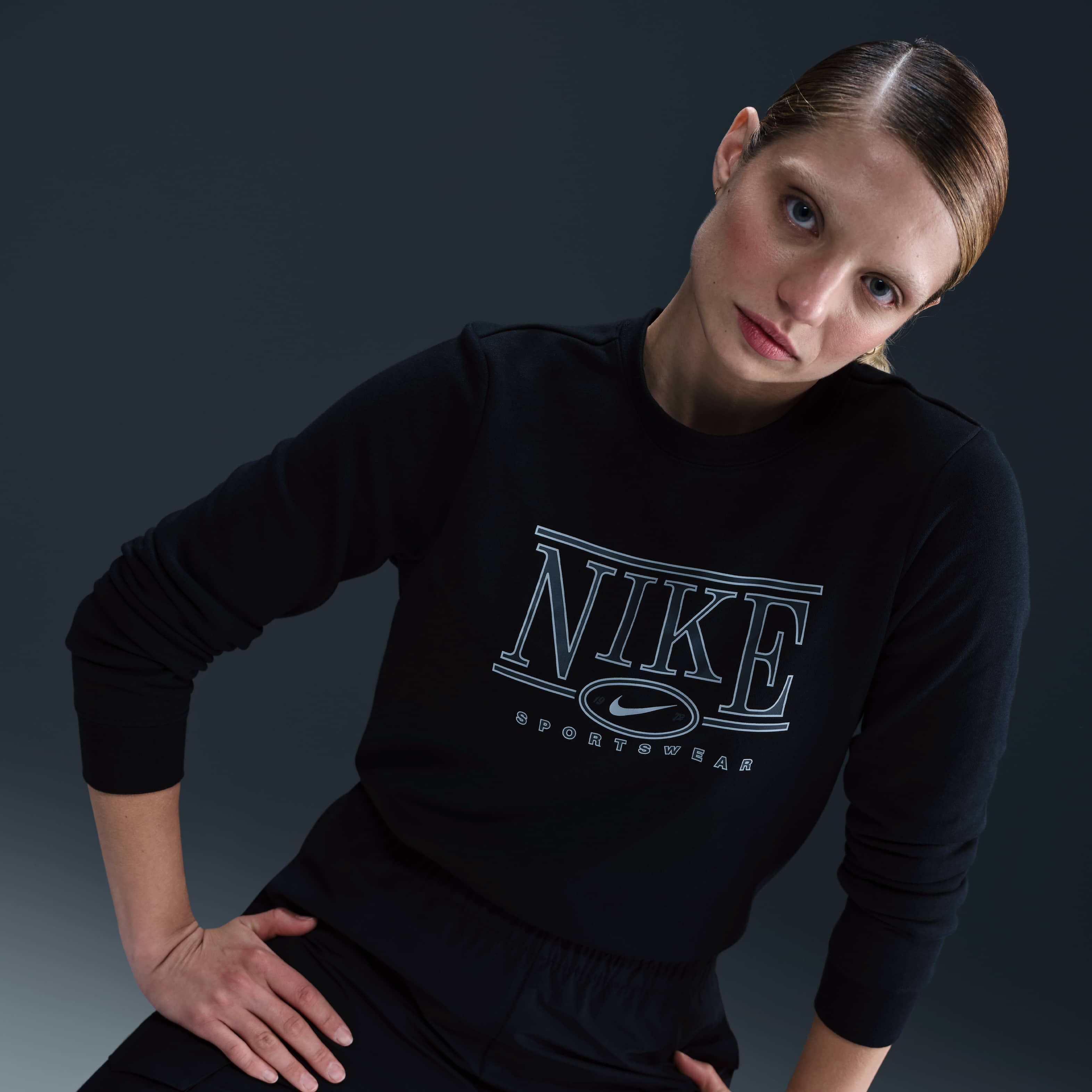 نايكي سبورتسوير كلوب فليس image number 2